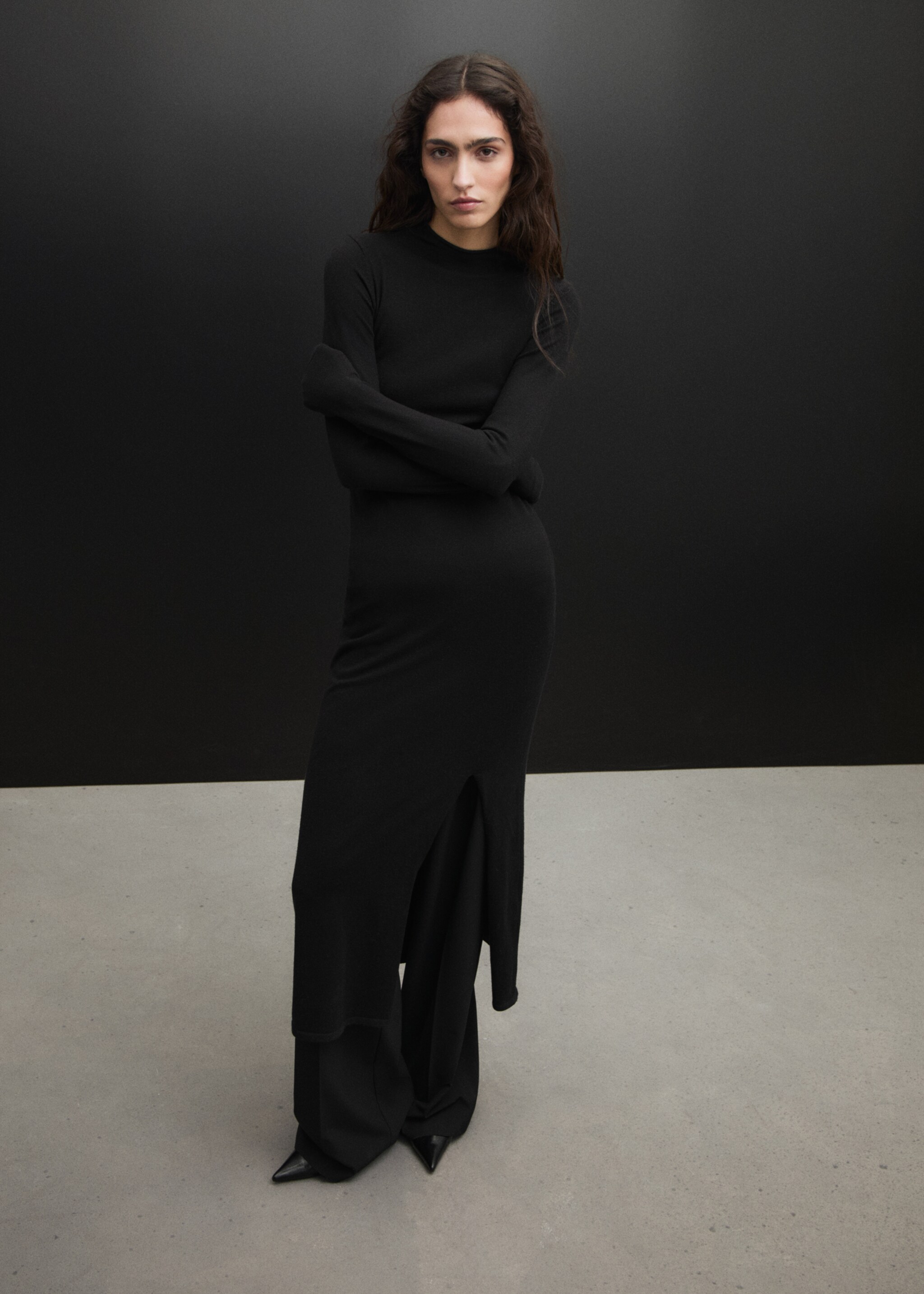 Side slit knit dress - Details of the article 6, Black. Ref: 87060425-00.