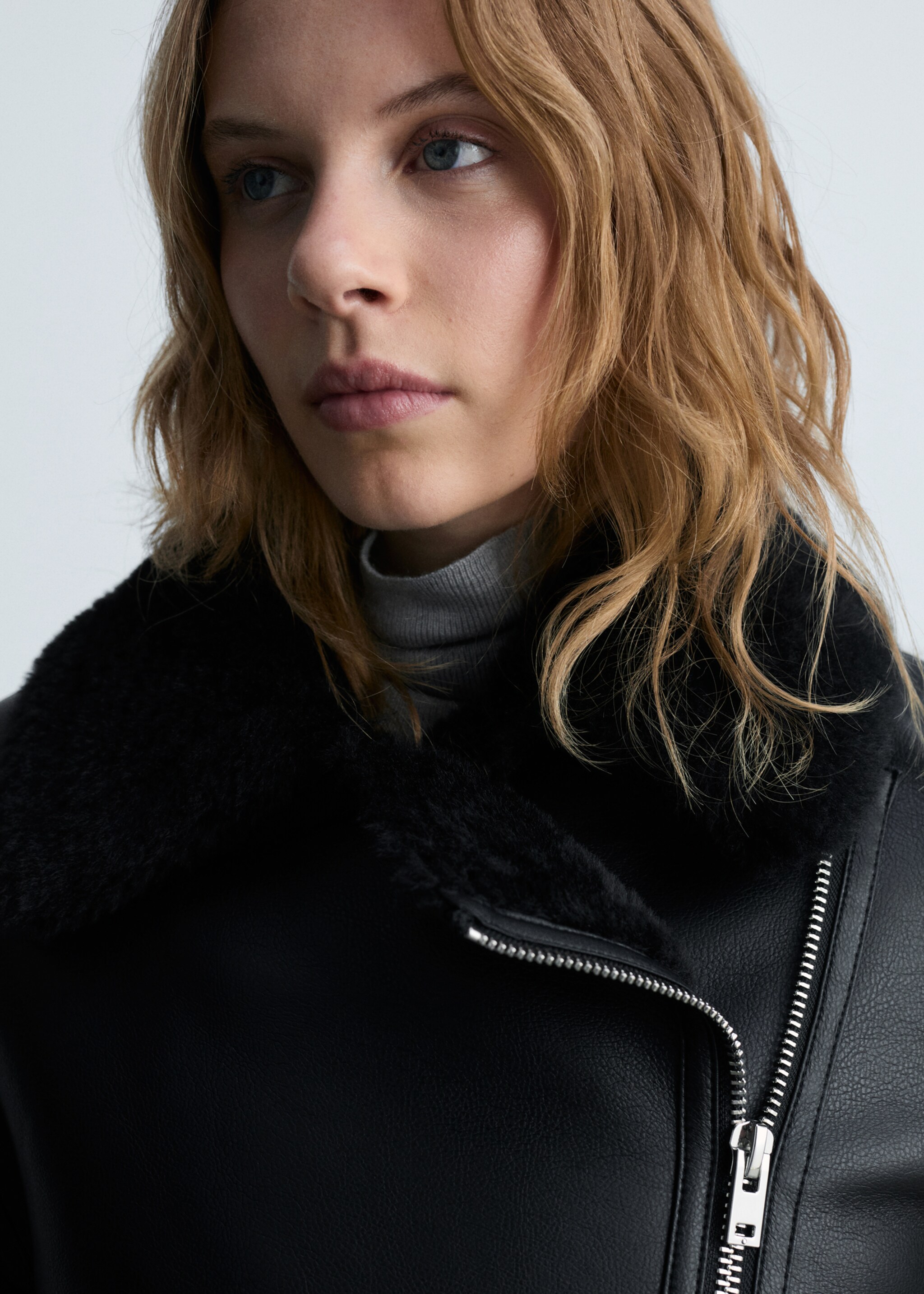 Jacket with shearling-effect lining - Details of the article 1, Black. Ref: 87060426-00.