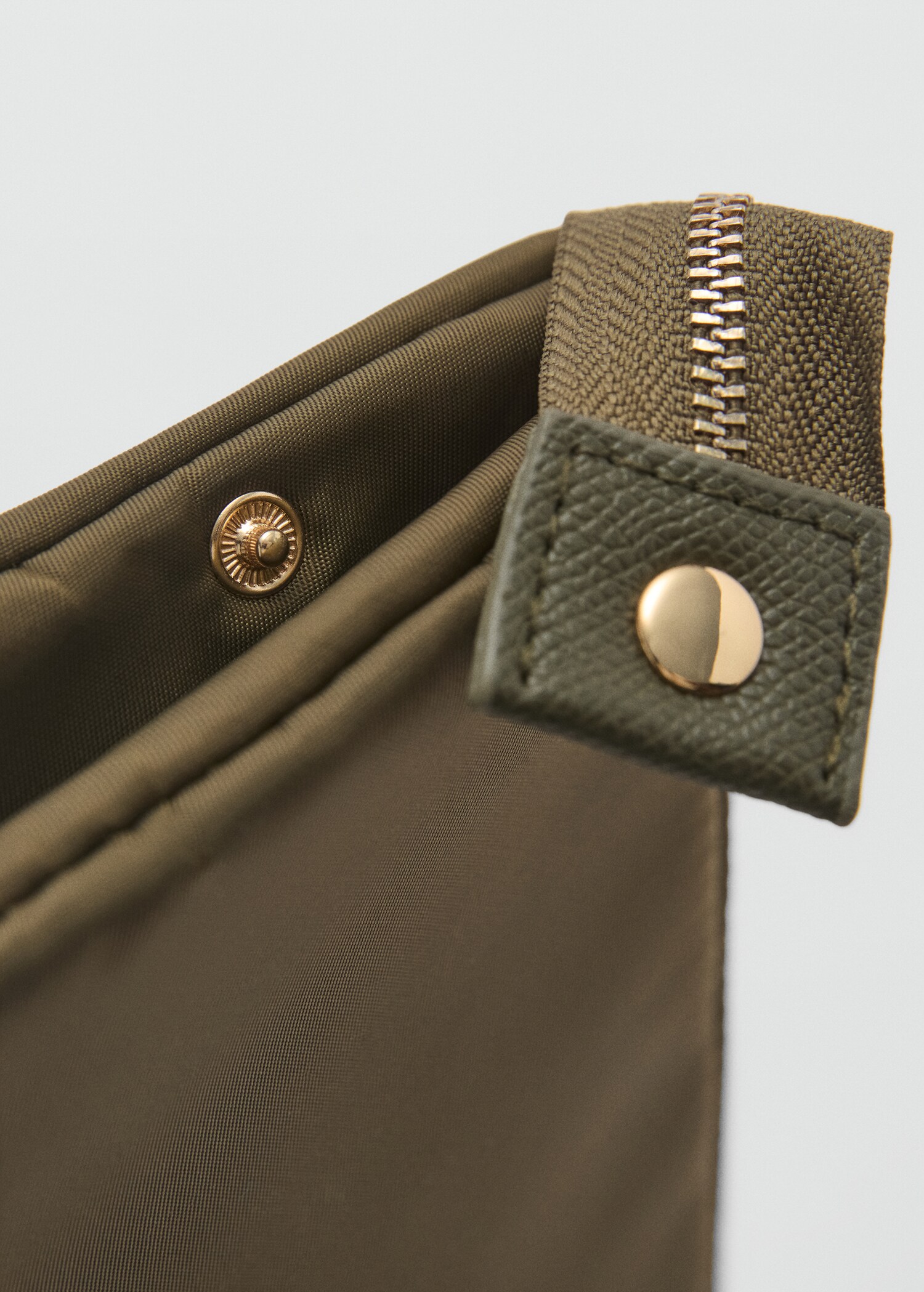 Nylon purse with zip - Details of the article 1