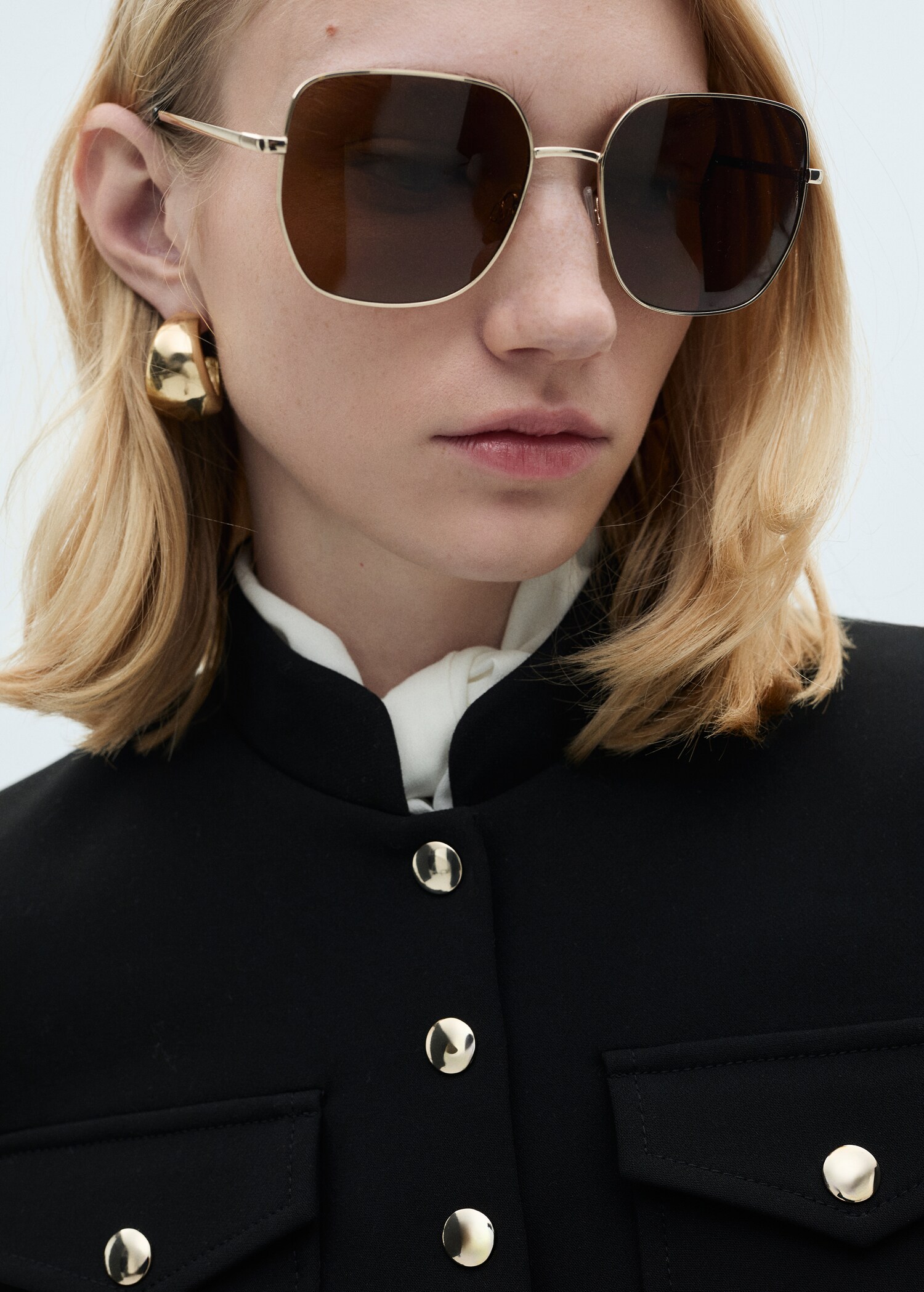 Jacket pockets with button detail - Details of the article 1