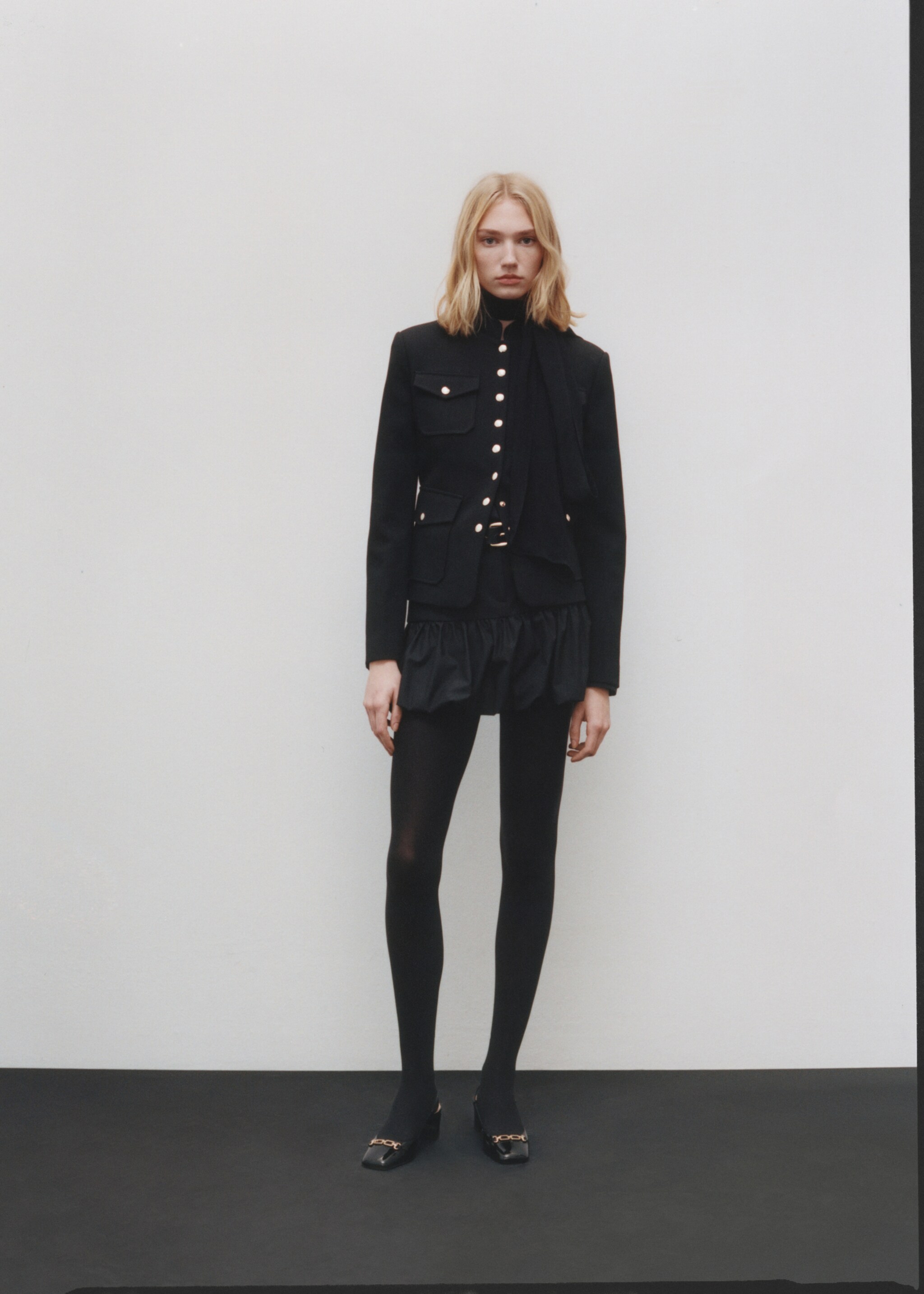 Jacket pockets with button detail - Details of the article 6, Black. Ref: 87060429-00.