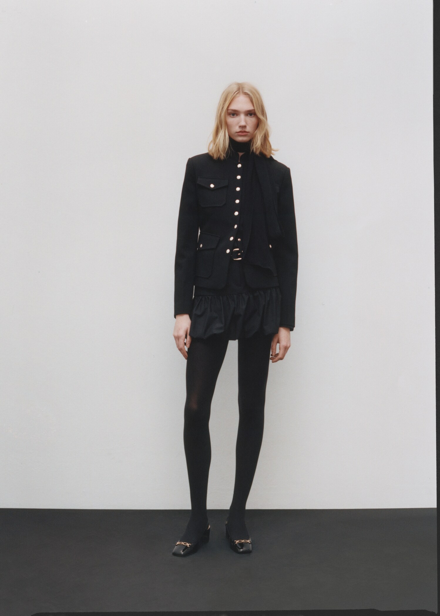 Jacket pockets with button detail - Details of the article 6