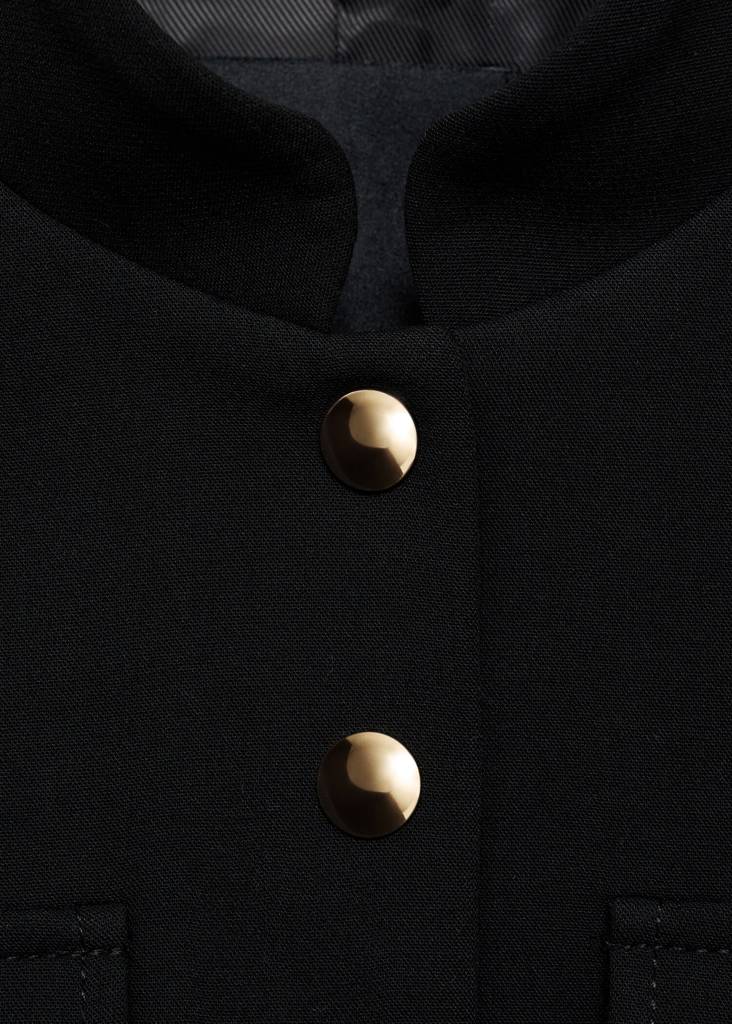 Jacket pockets with button detail - Details of the article 8