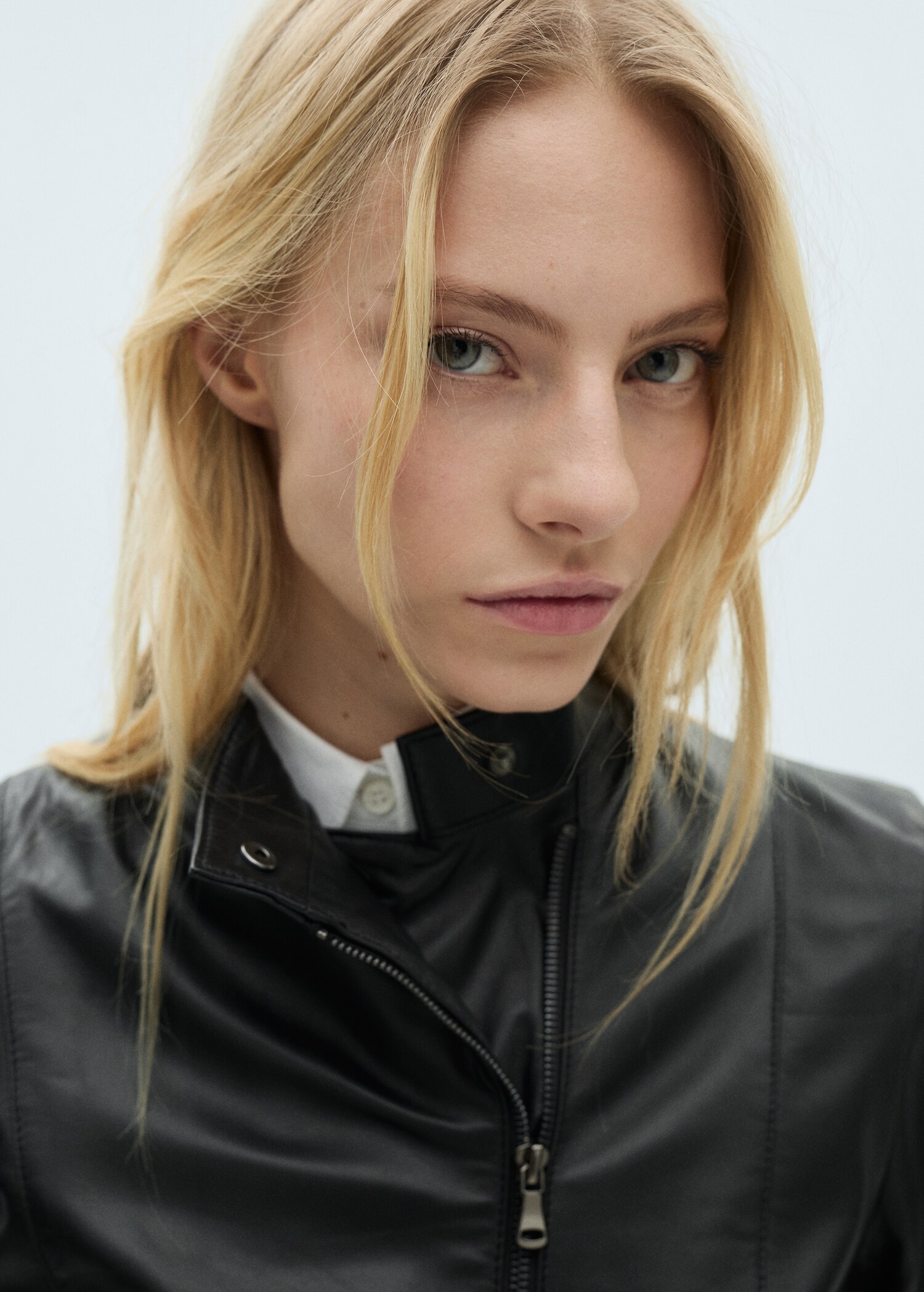 Fitted leather jacket with zip - Details of the article 1