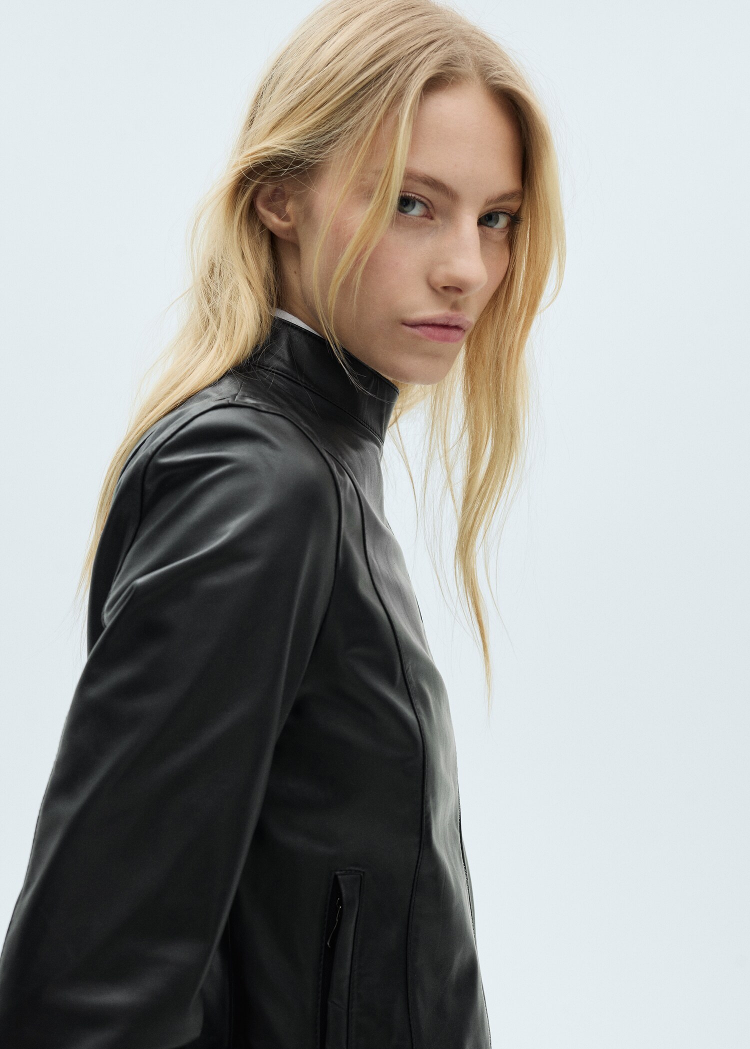 Fitted leather jacket with zip - Details of the article 2