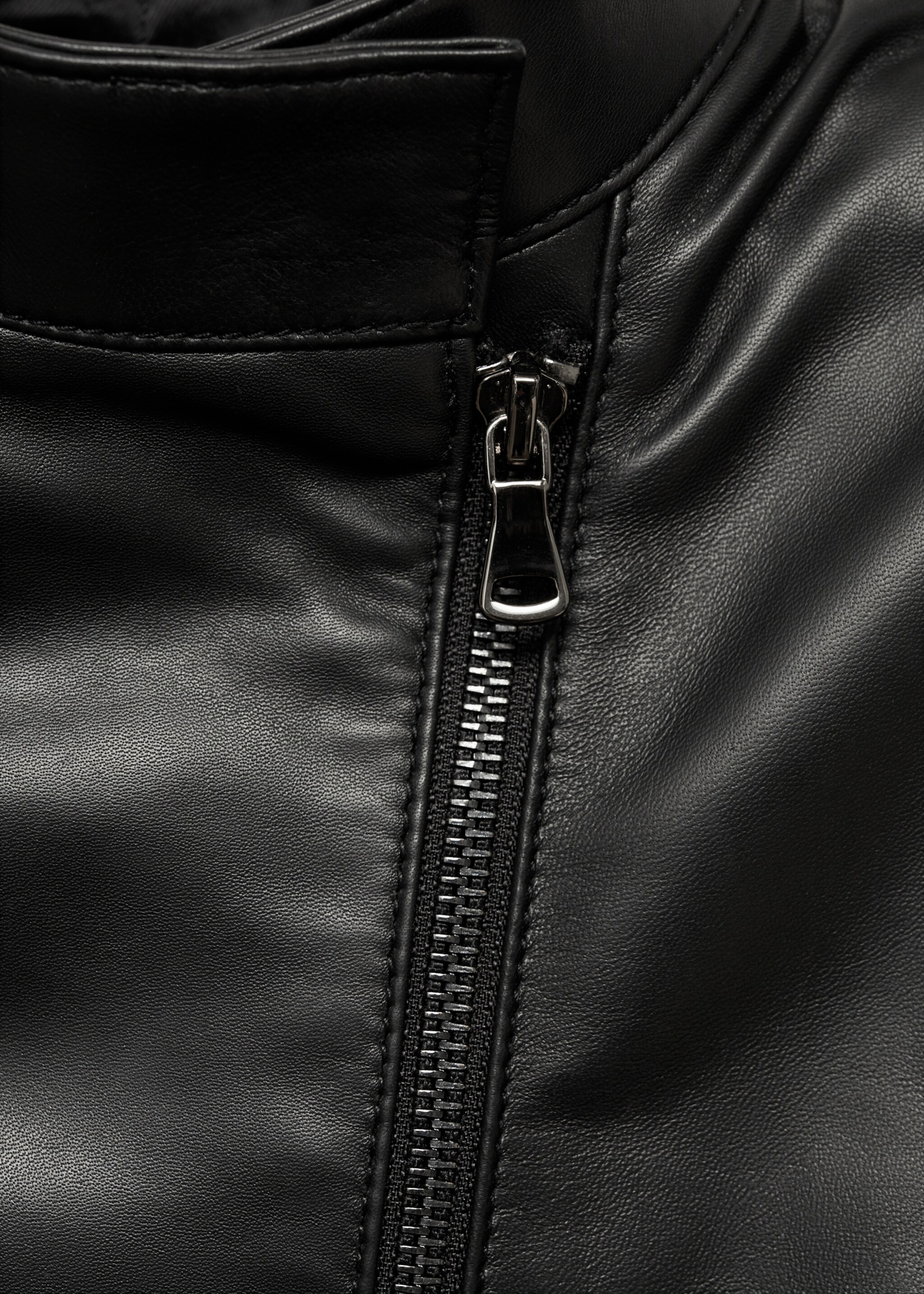 Fitted leather jacket with zip - Details of the article 8, Black. Ref: 87060449-00.