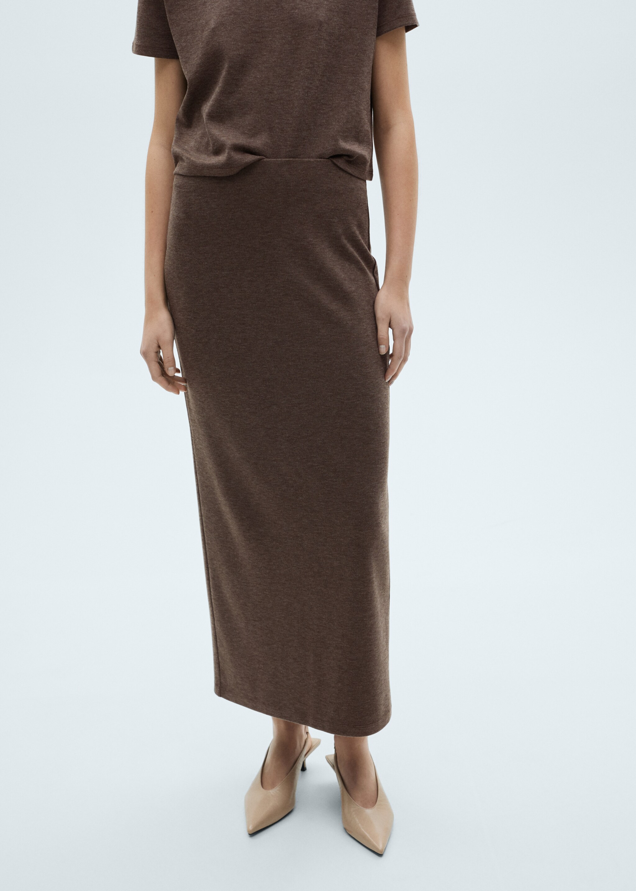 Slit knitted skirt - Medium plane, Brown. Ref: 87060456-00.