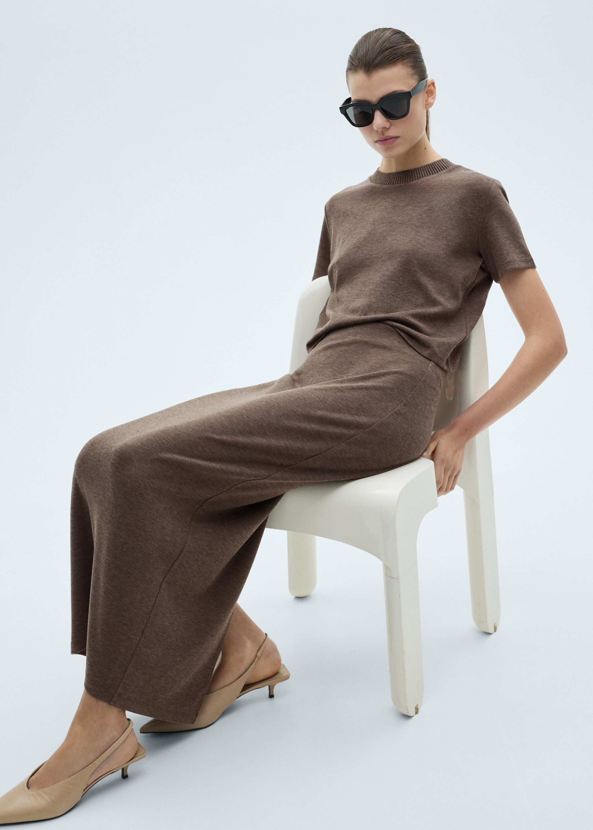 Slit knitted skirt - Details of the article 2, Brown. Ref: 87060456-00.