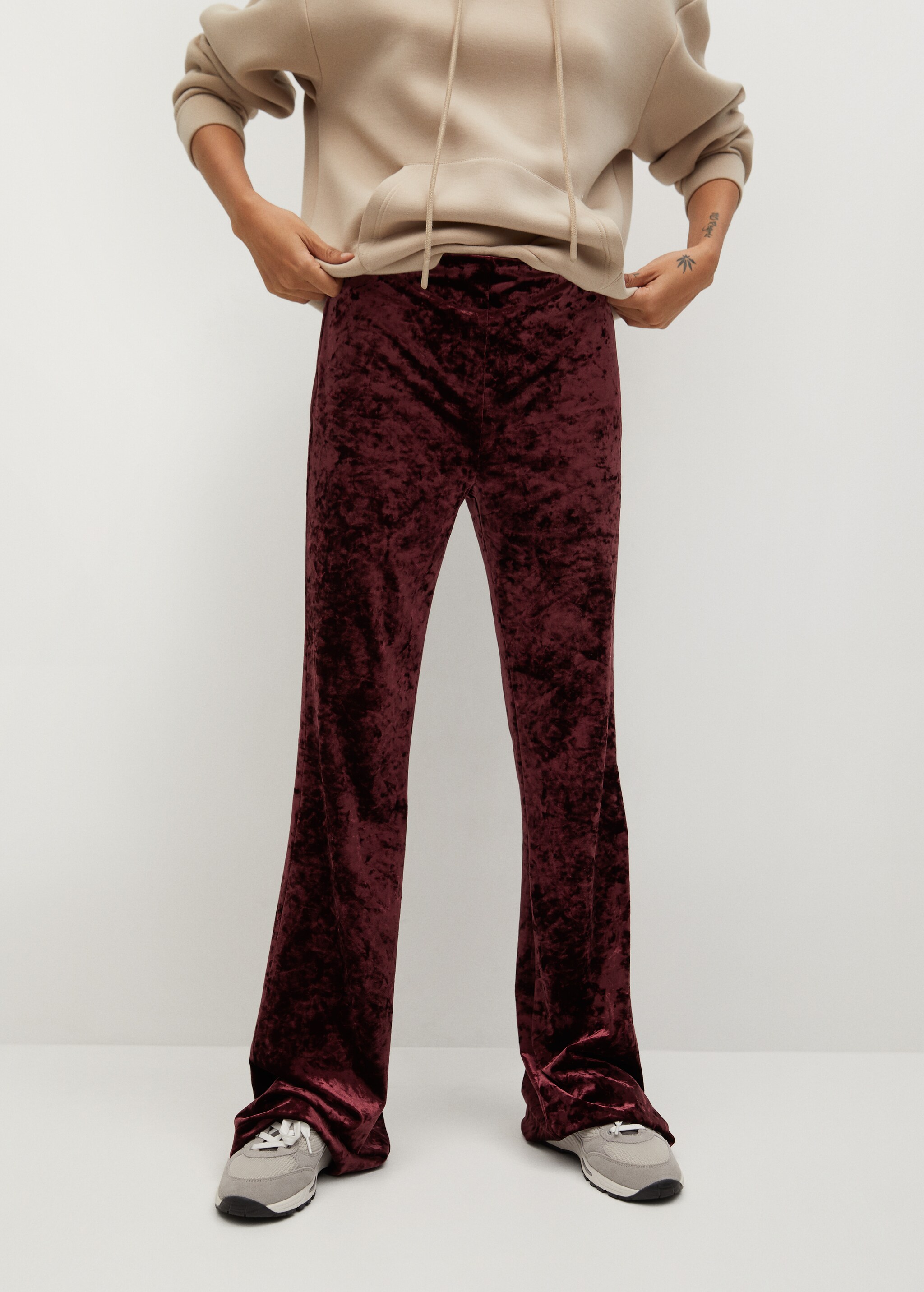 Pantalón terciopelo acampanado - Plano medio
