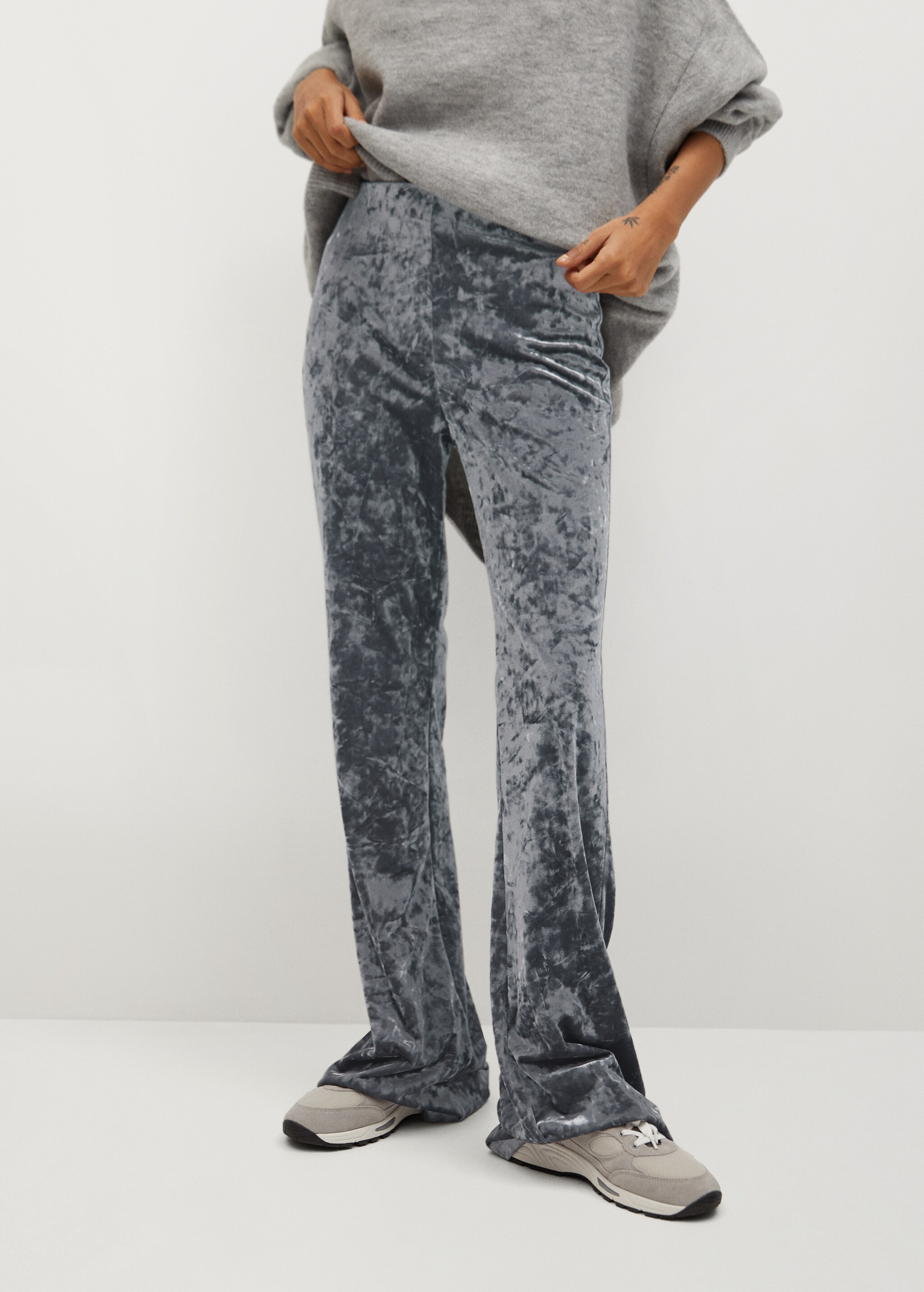Pantalón terciopelo acampanado - Plano medio