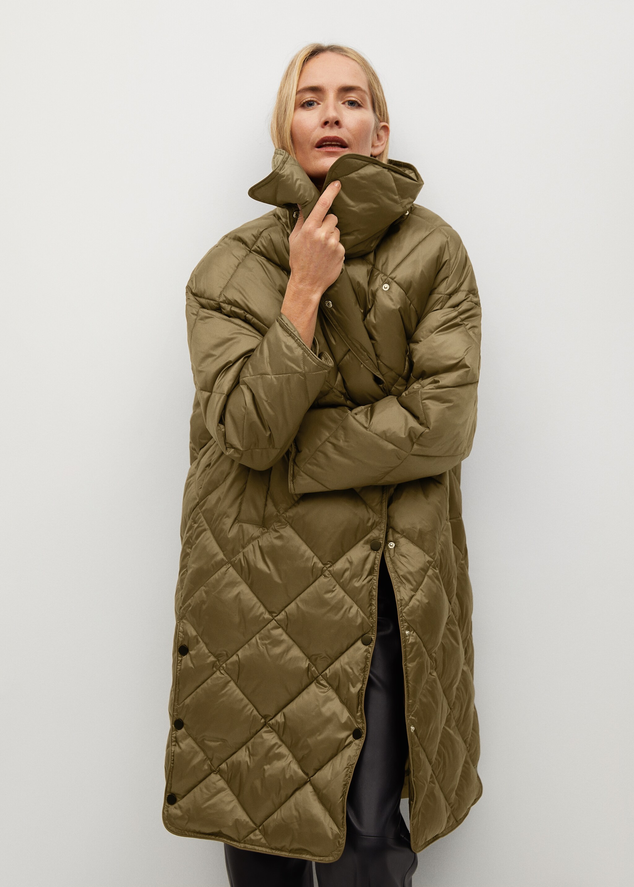 Anorak acolchado oversize - Plano medio