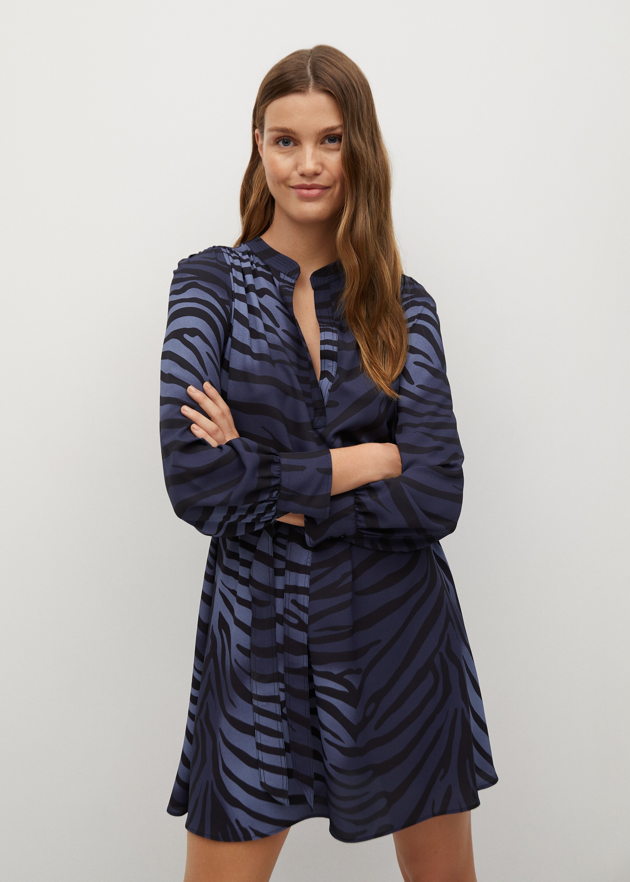 Hemdkleid mit Gürtel - Mittlere Ansicht