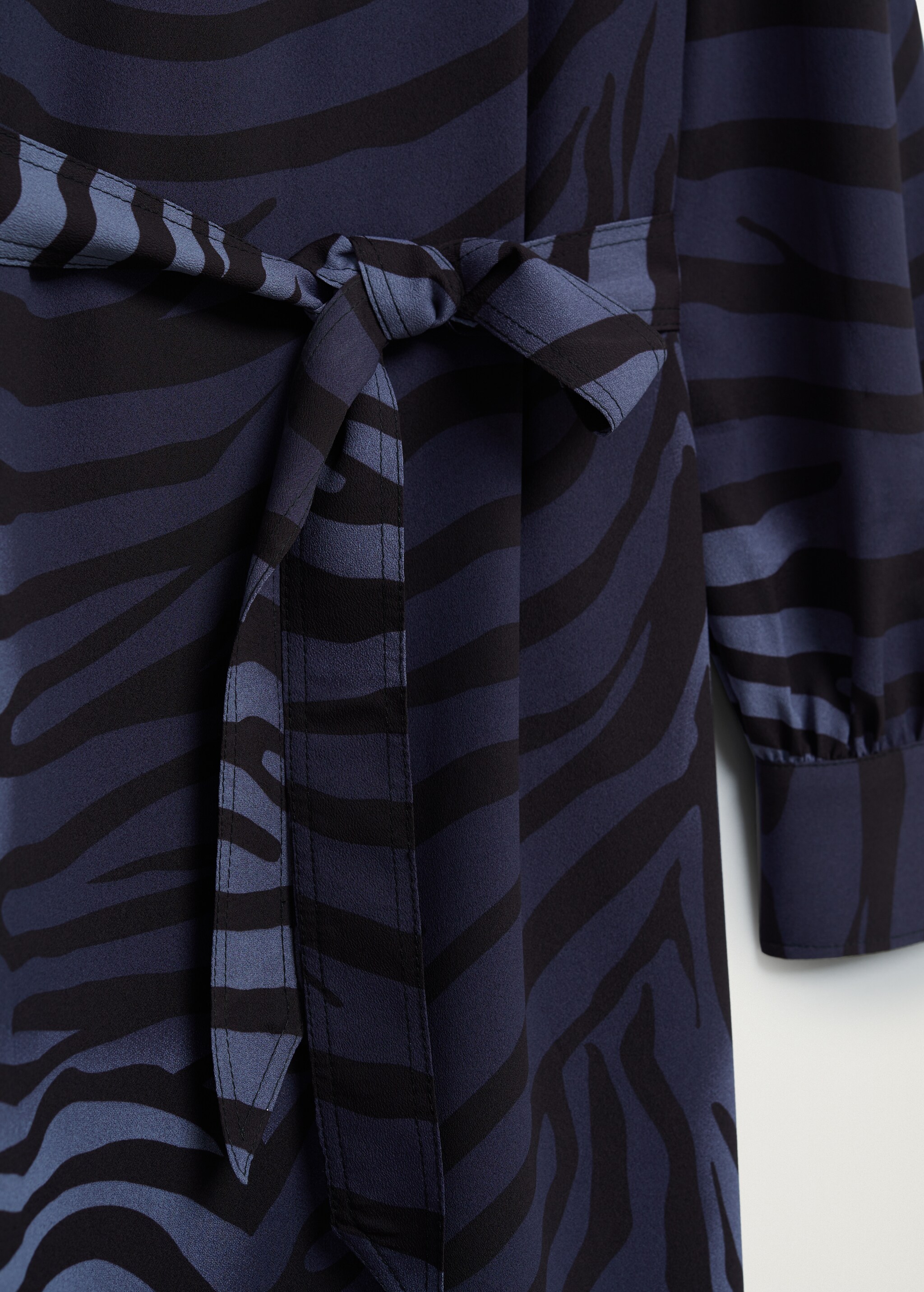 Hemdkleid mit Gürtel - Detail des Artikels 8