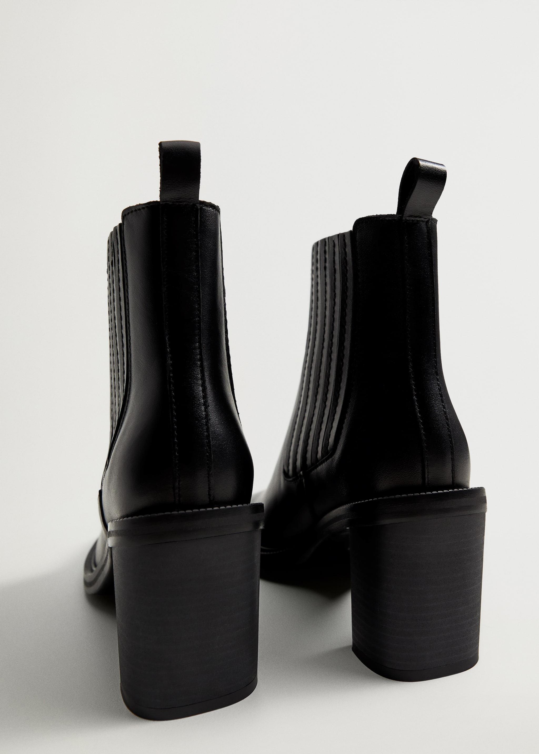 Elastic panels leather ankle boots - Details of the article 2