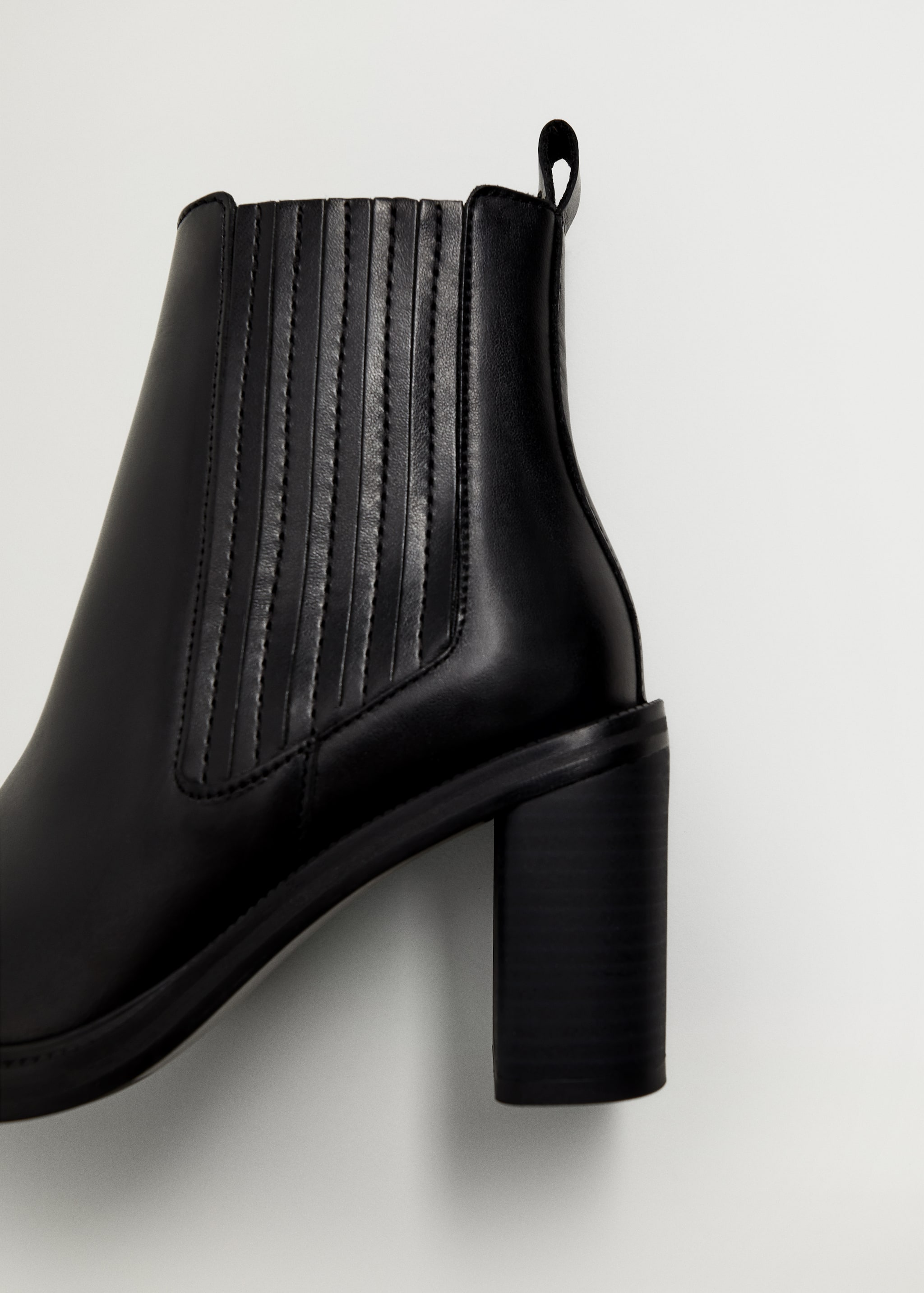 Elastic panels leather ankle boots - Details of the article 4
