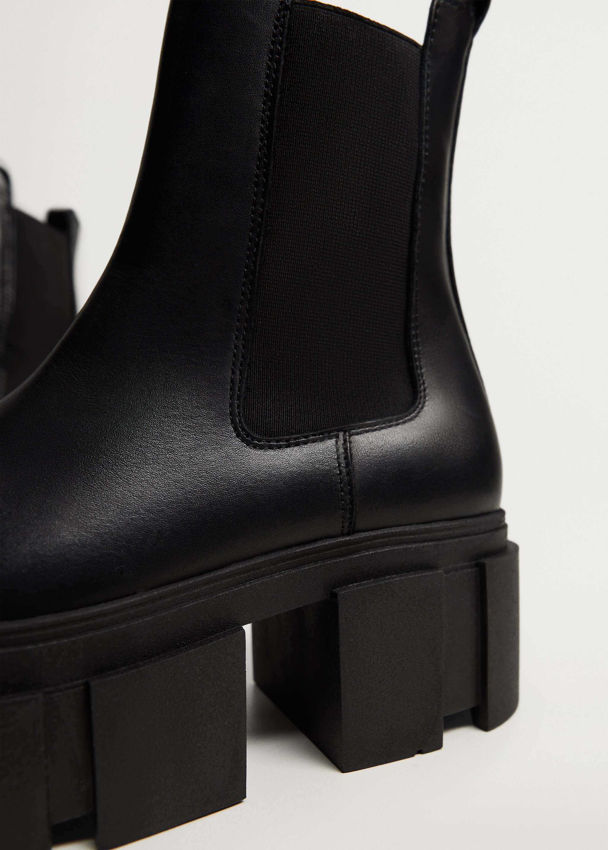 Leather track sole ankle boots - Details of the article 3