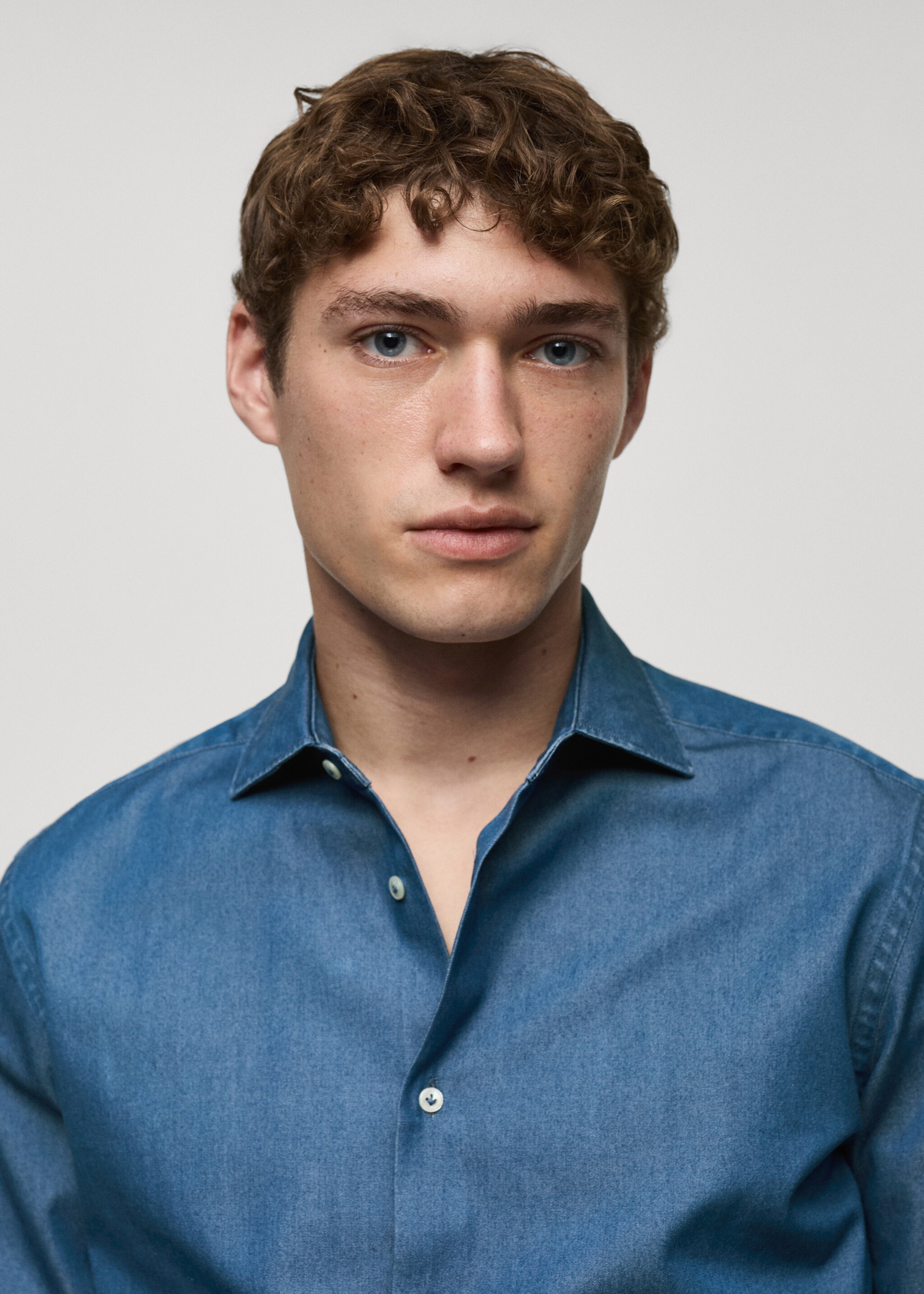 Košile chambray 100% bavlna - Detail zboží 1, Středně modrá. Ref: 87060597-00.