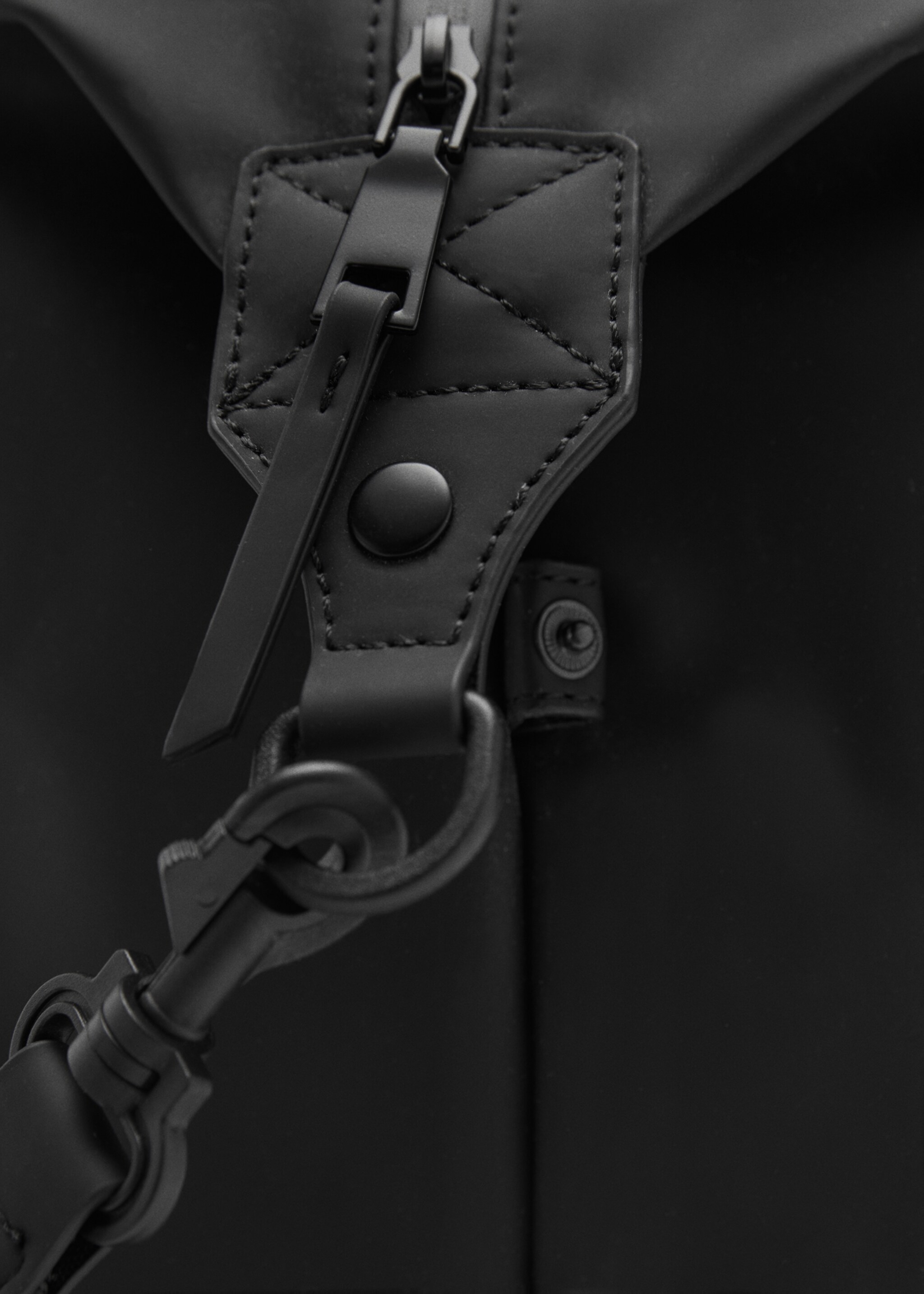 Sac bowling enduit - Détail de l'article 1, Noir. Ref: 87060604-00.