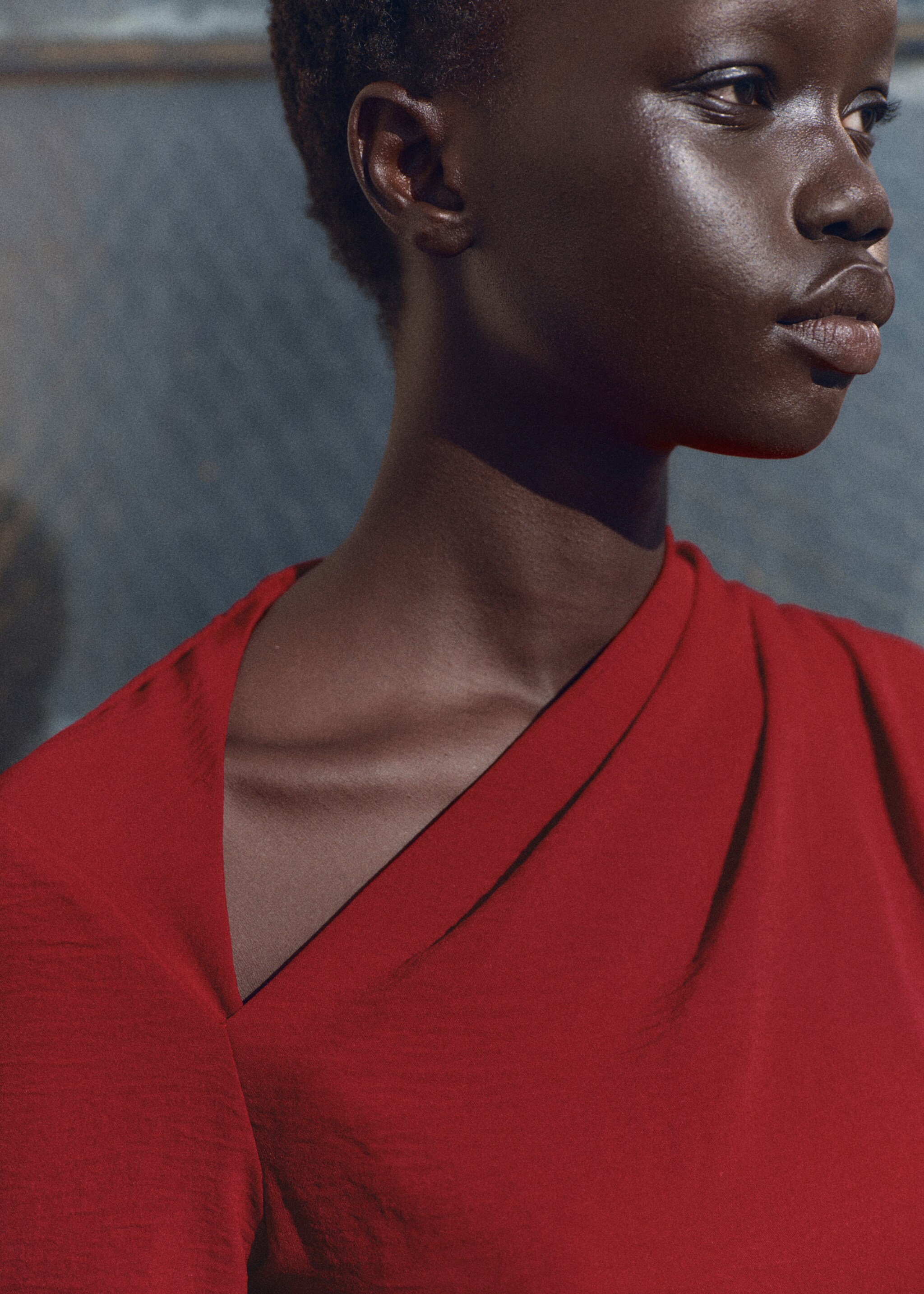 Drapiertes Kleid mit asymmetrischem Design - Detail des Artikels 4, Rot. Ref: 87060609-00.