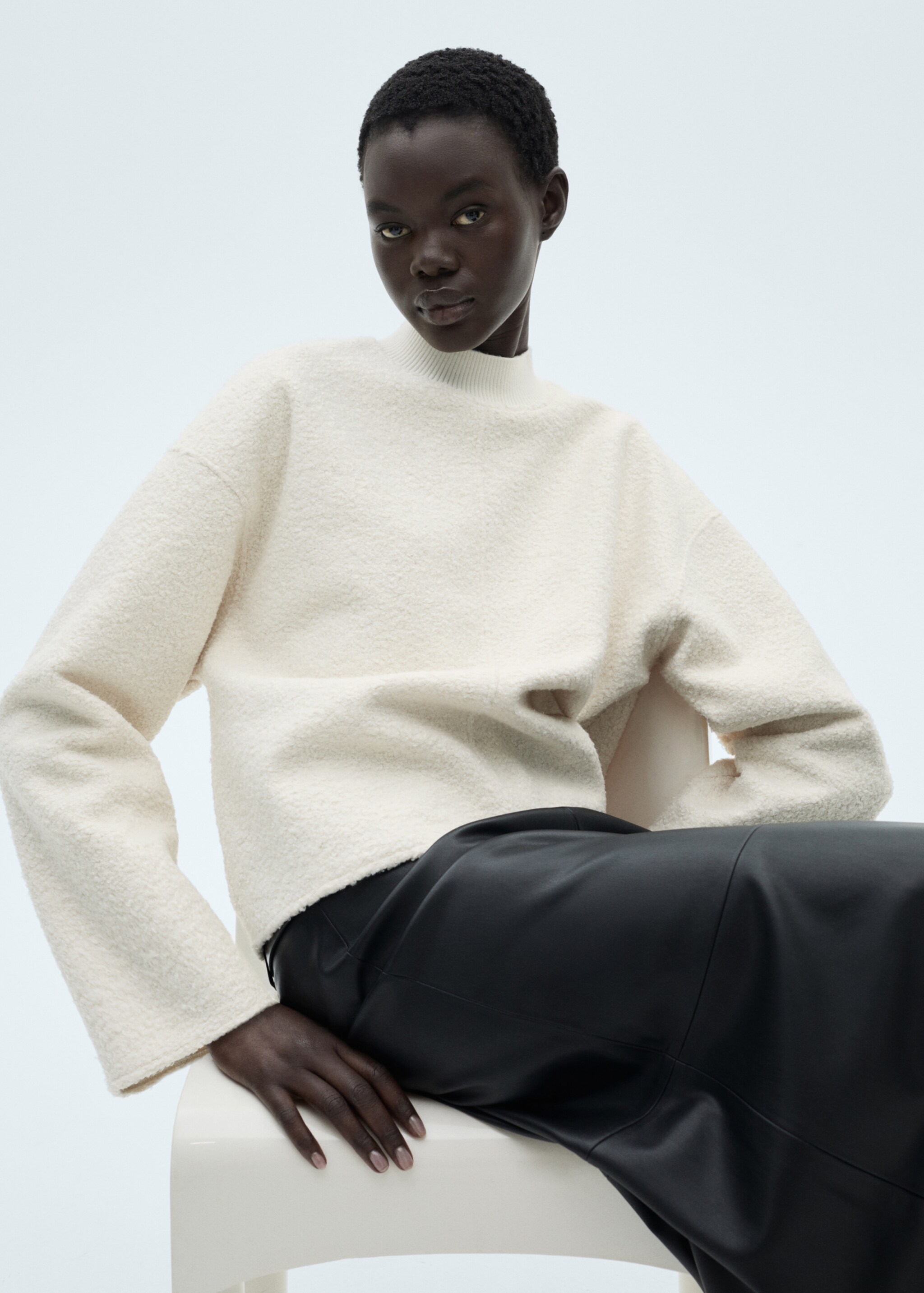 Perkins-neck bouclé sweatshirt - Details of the article 2, Ecru. Ref: 87060612-00.