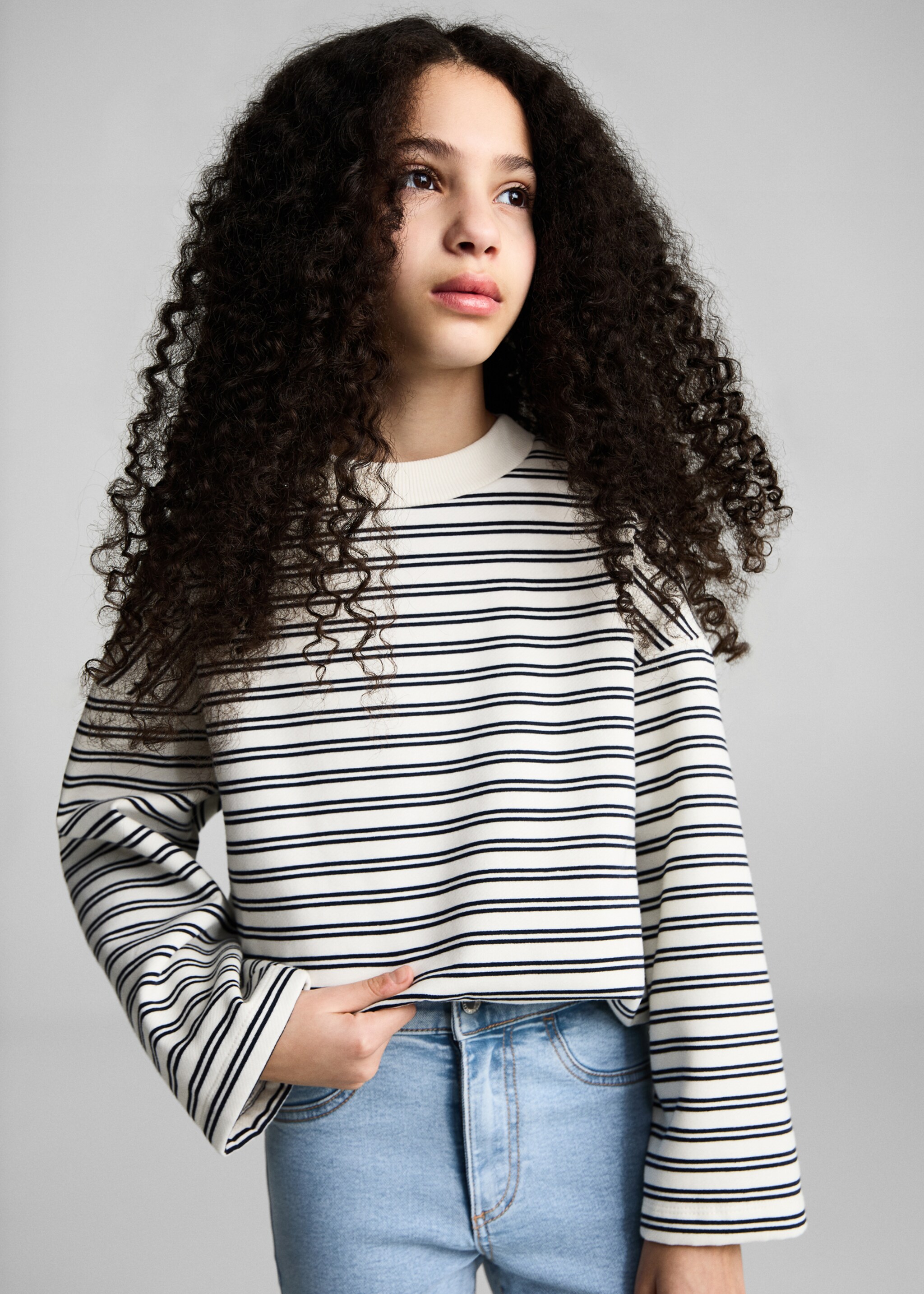 Frayed trumpet jeans - Medium plane, Light Blue. Ref: 87060613-00.