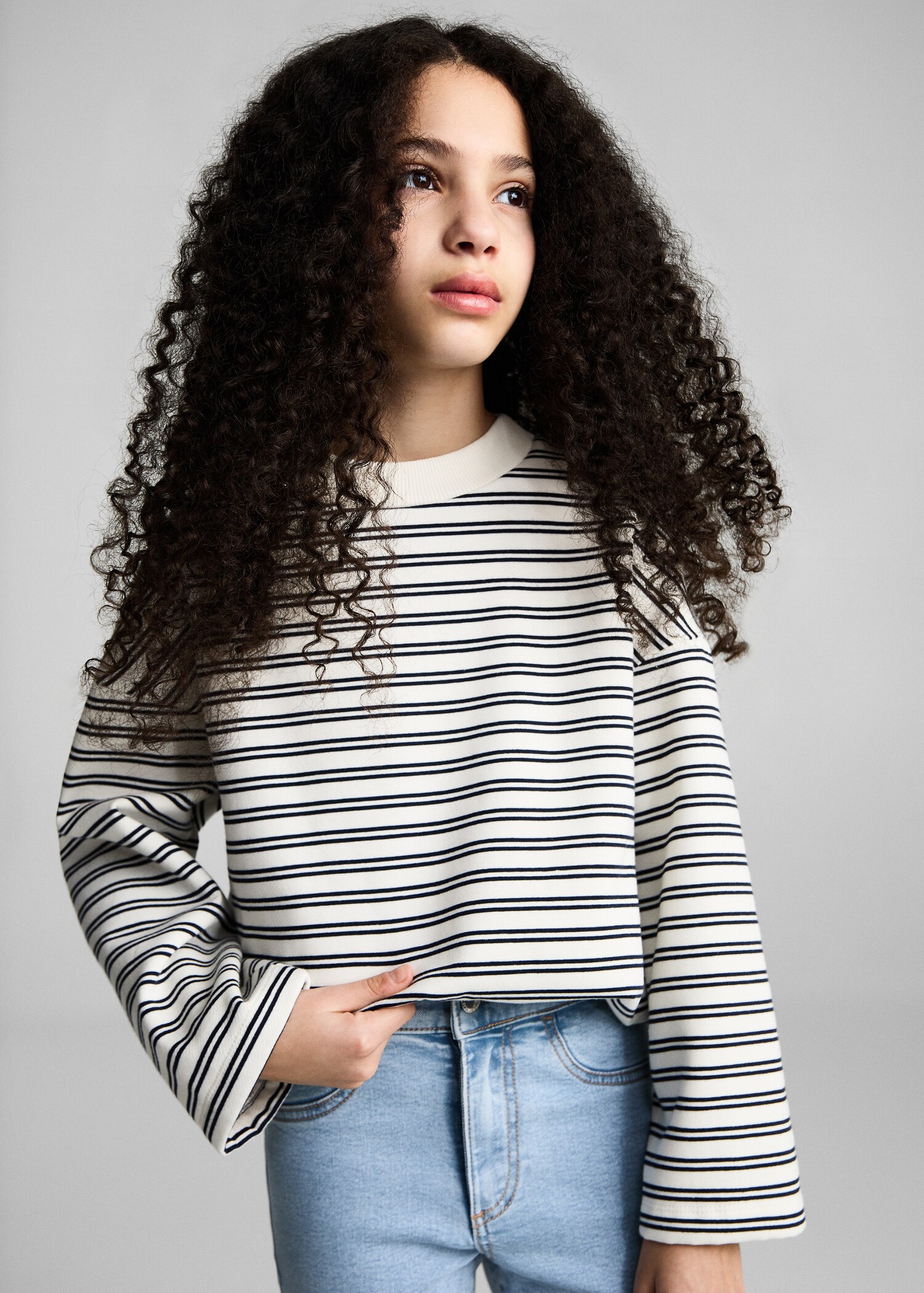 Jean trompette effiloché - Plan moyen