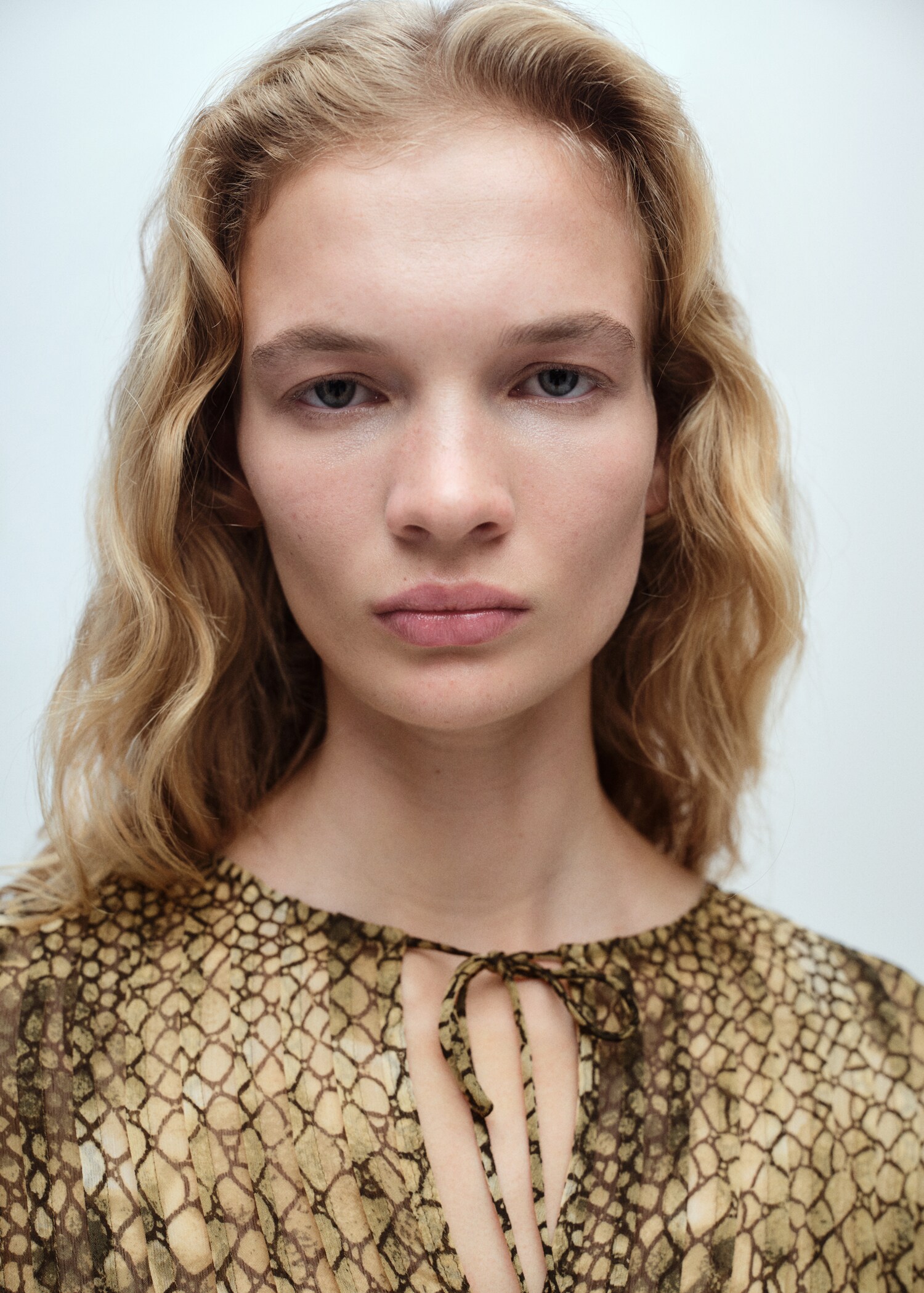 Puffed-sleeve printed shirt - Details of the article 1