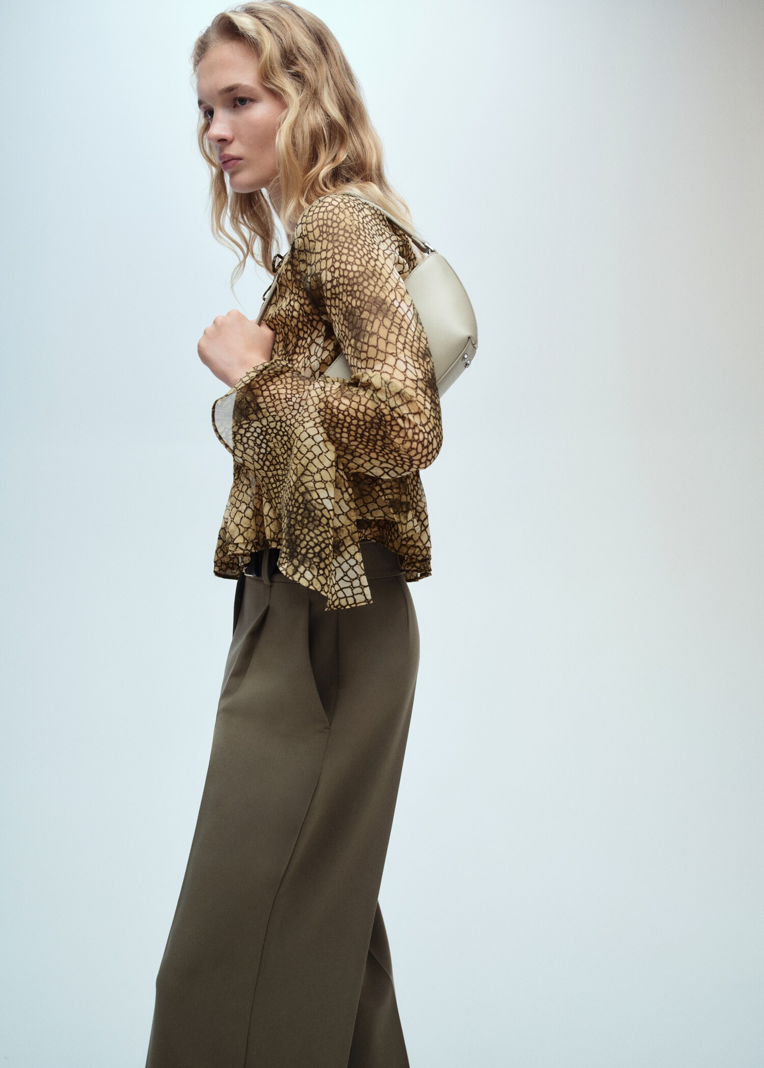 Puffed-sleeve printed shirt - Details of the article 2