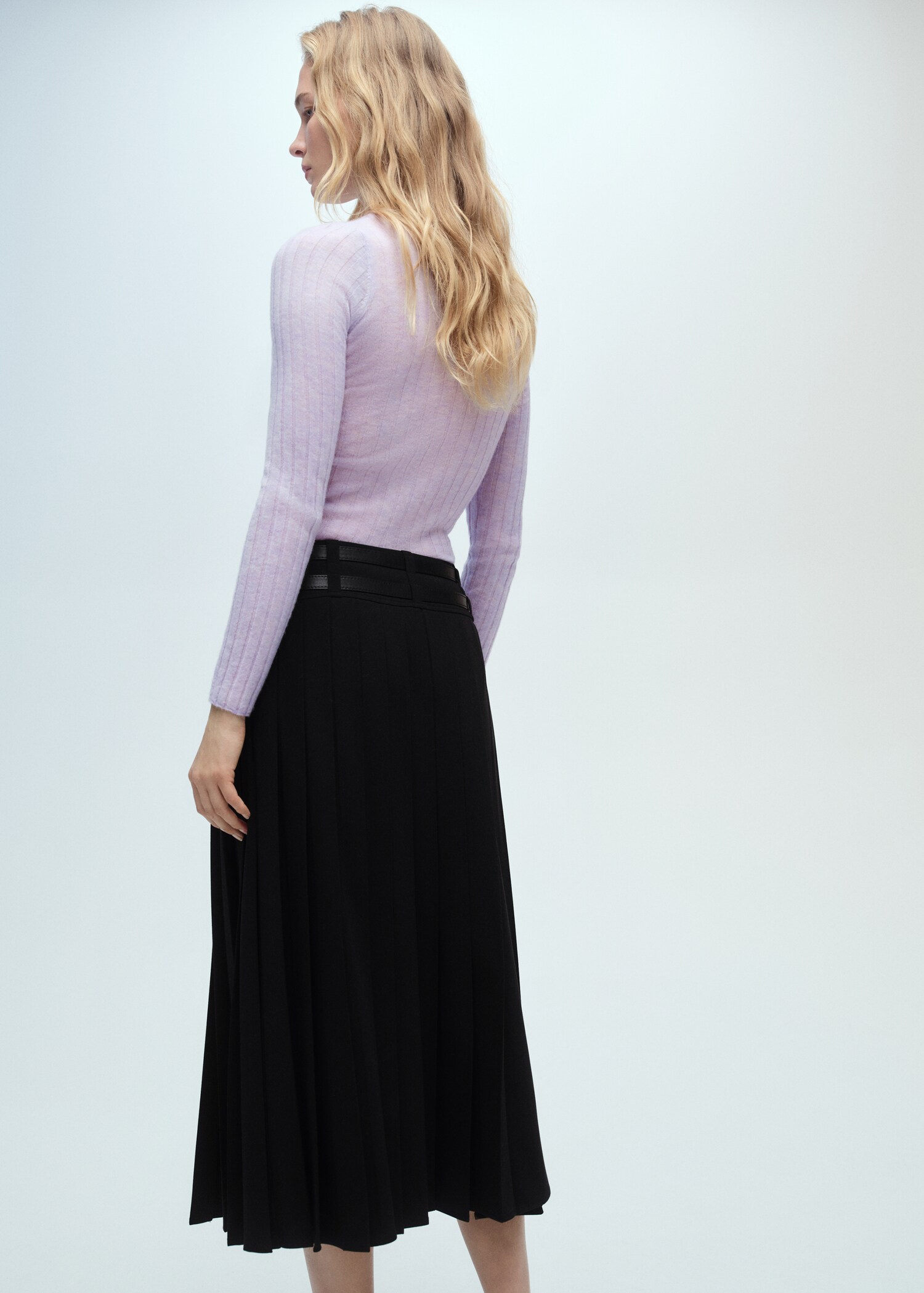 Double-belted pleated skirt - Reverse of the article