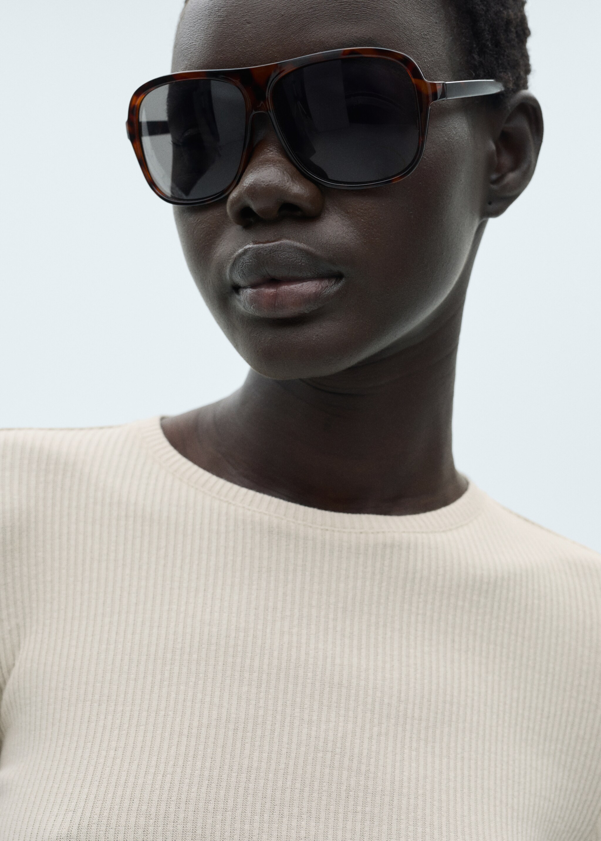 Ribbed  knit t-shirt - Details of the article 1, Sand. Ref: 87060637-00.