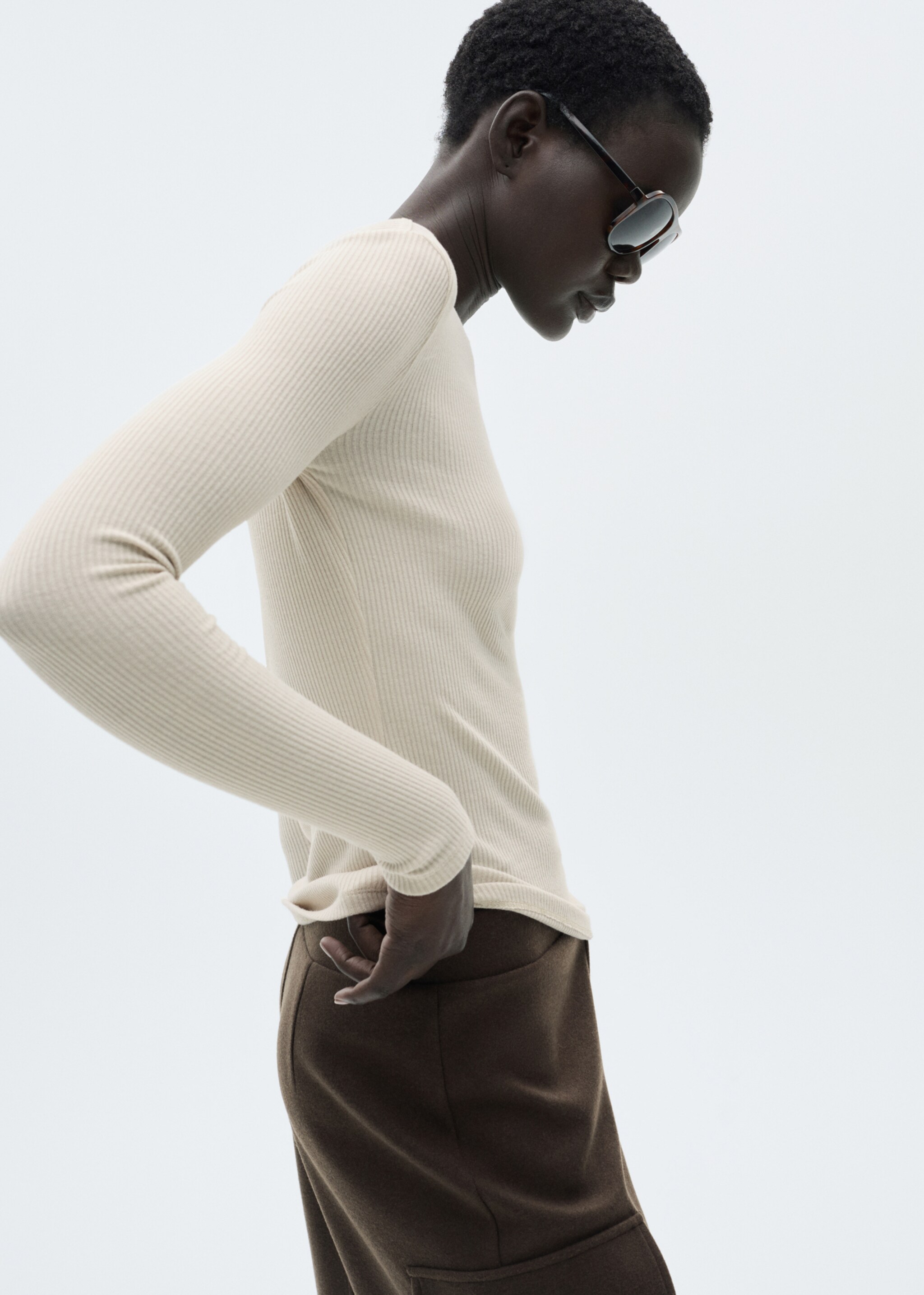 Ribbed  knit t-shirt - Details of the article 6, Sand. Ref: 87060637-00.