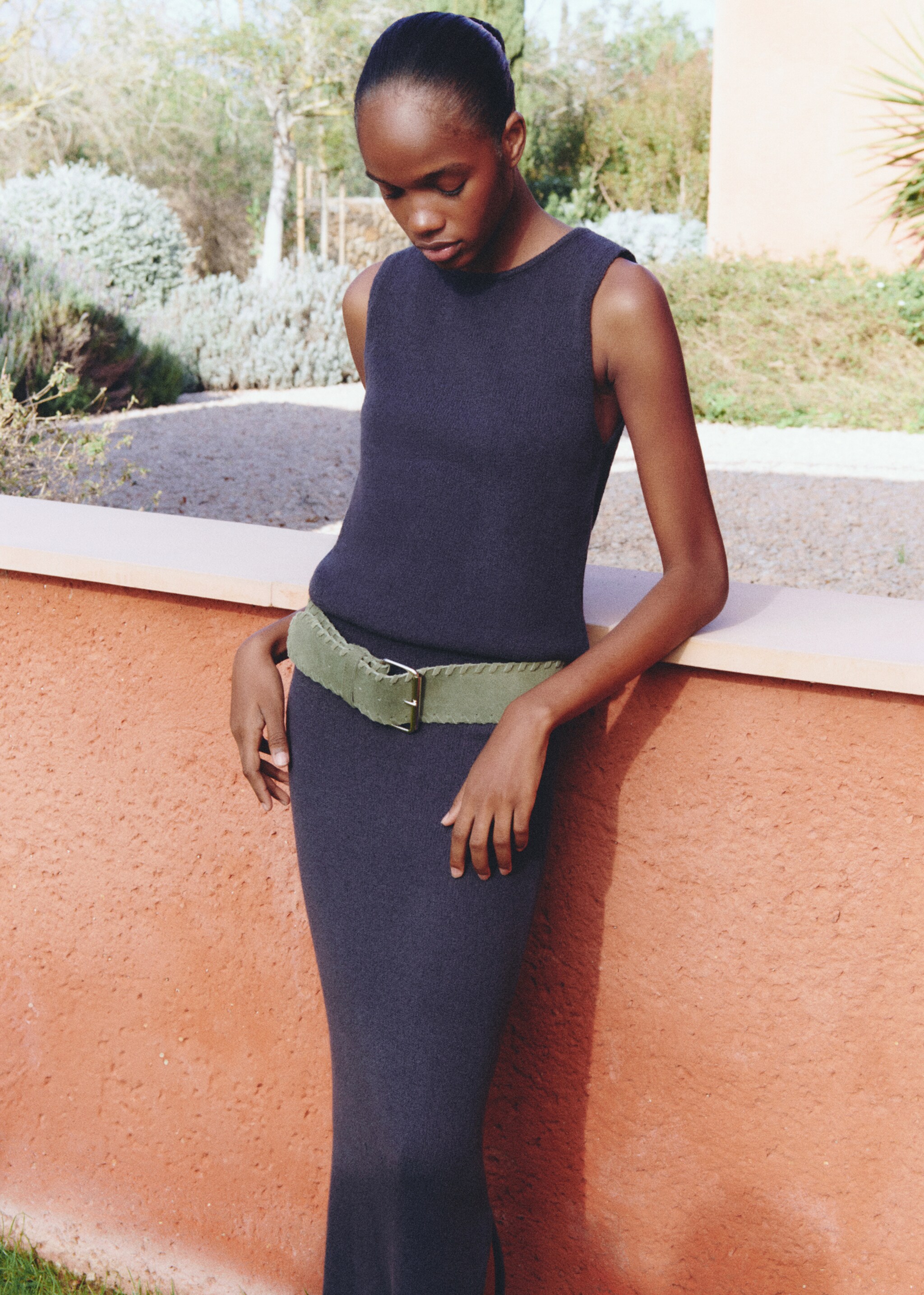 Cinturó pell serratge - Detall de l'article 5, Verd bosc. Ref: 87060638-00.