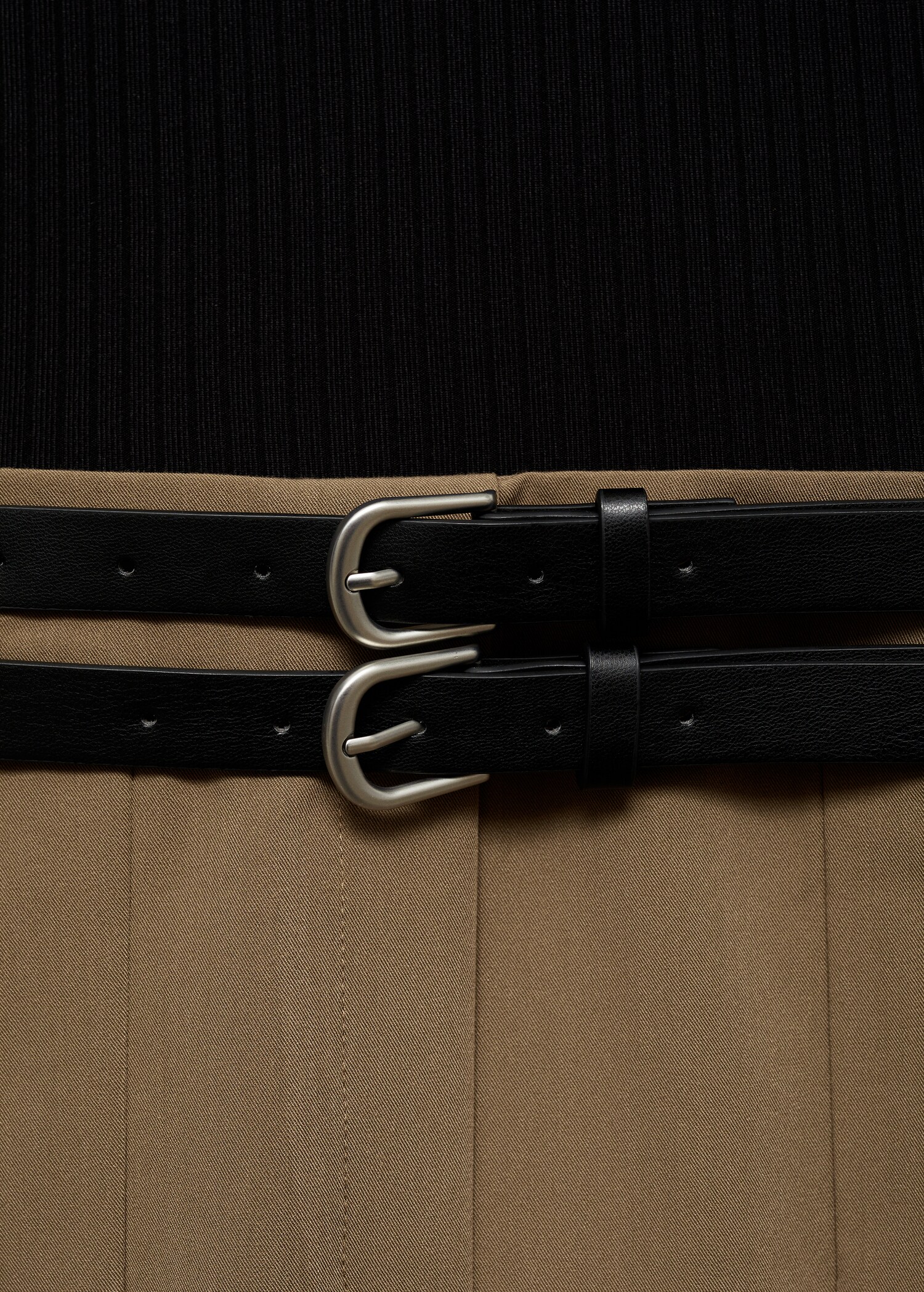 Dress with pleats and belt - Details of the article 8