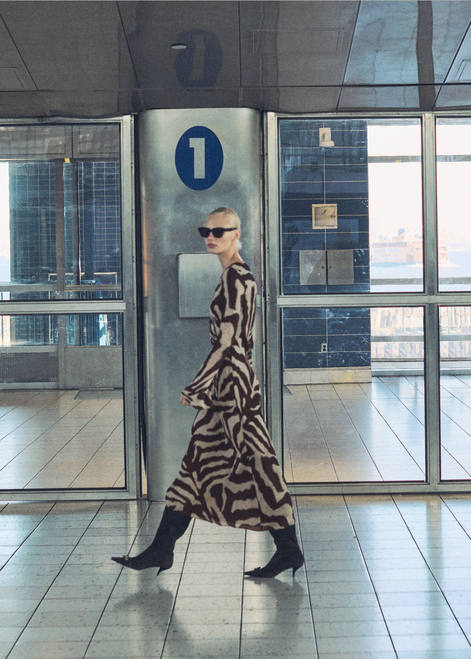 Vestido evasé com estampado zebra - Pormenor do artigo 6