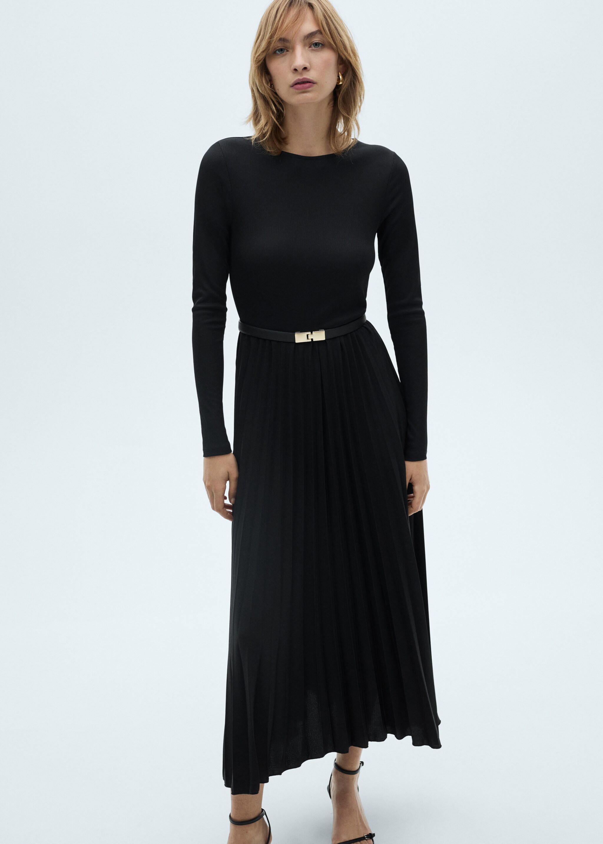 Vestido evasé plisado - Plano medio, Negro. Ref: 87061046-00.