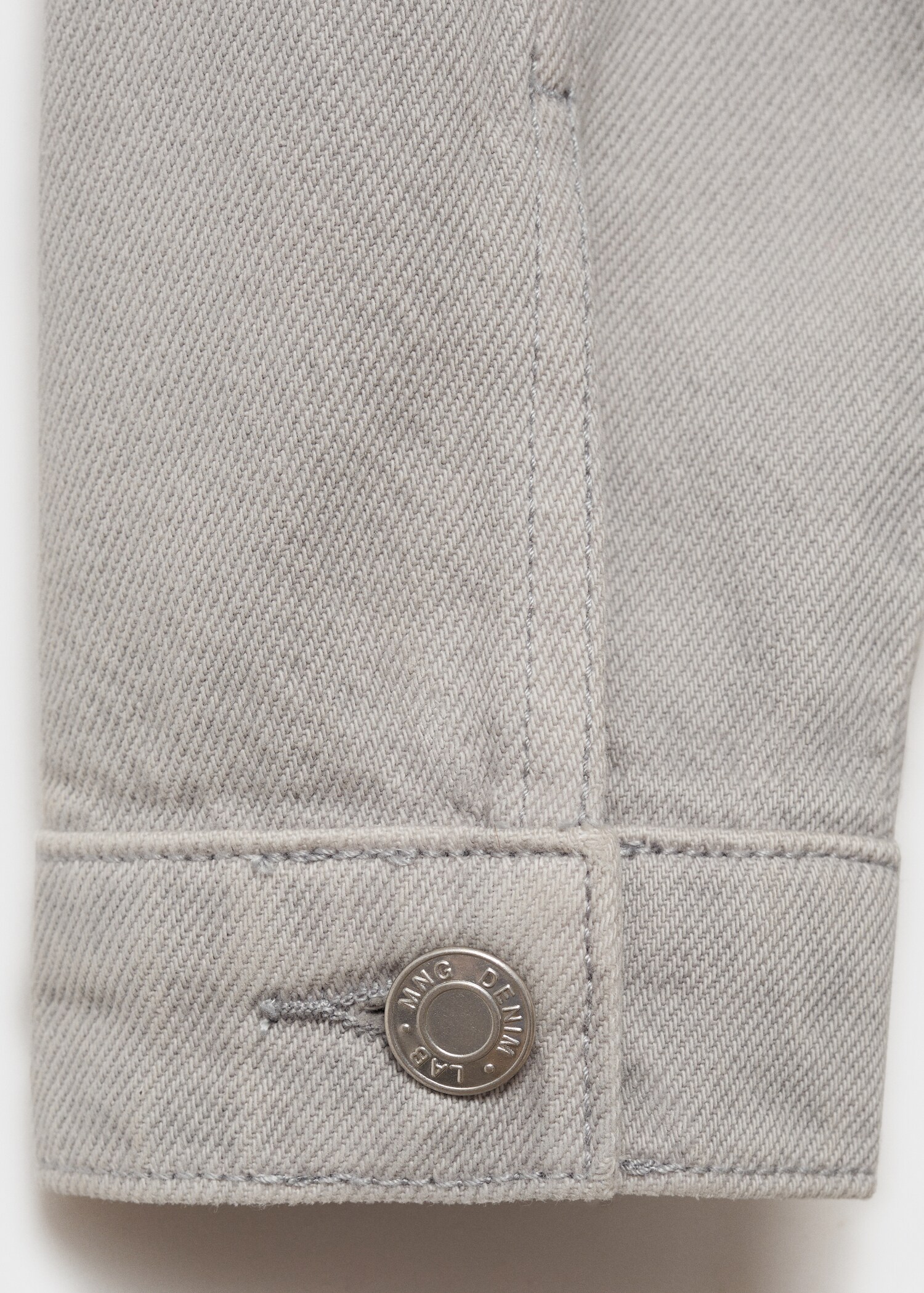 Jeansjacke mit Nieten - Detail des Artikels 0