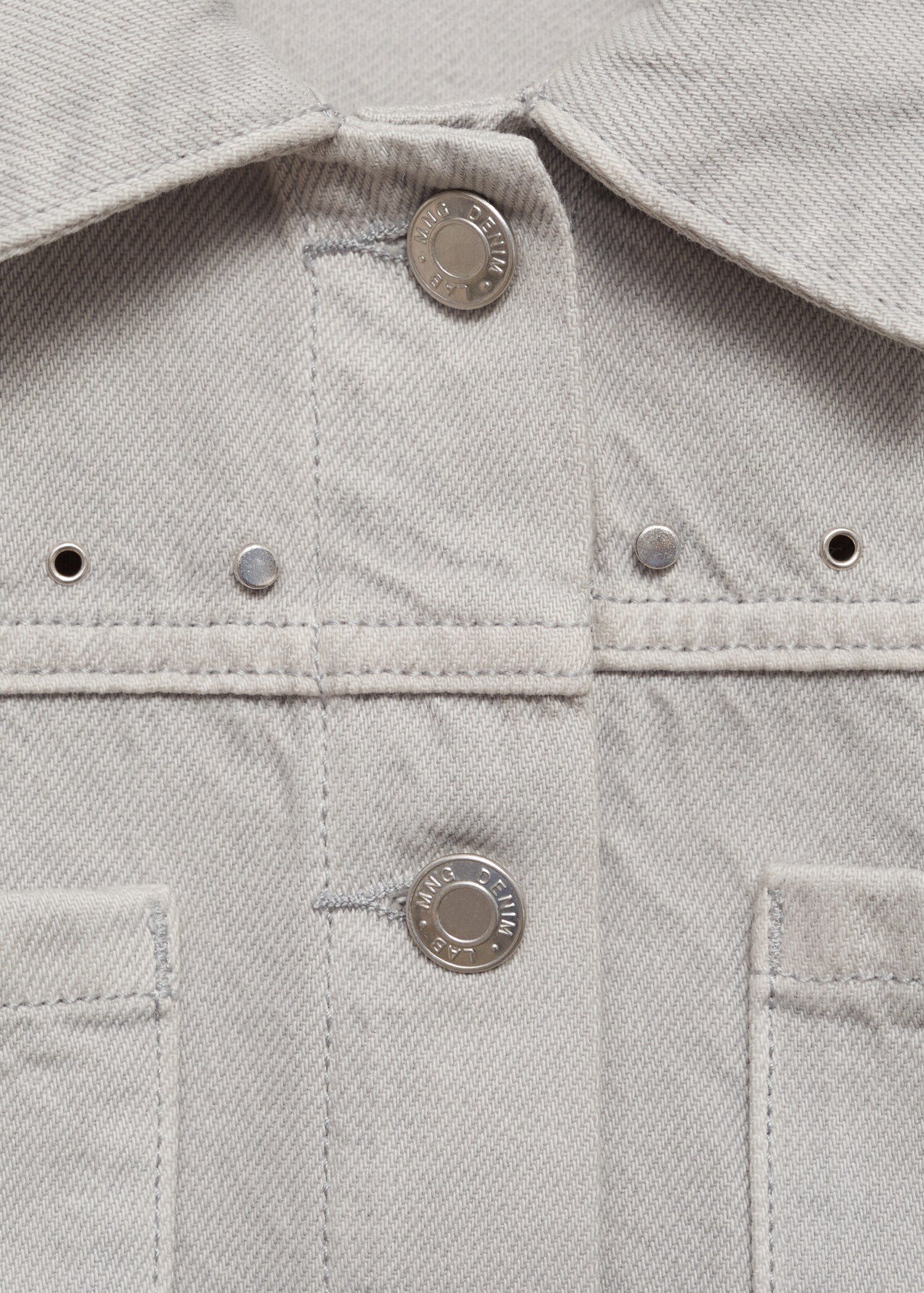 Jeansjacke mit Nieten - Detail des Artikels 8