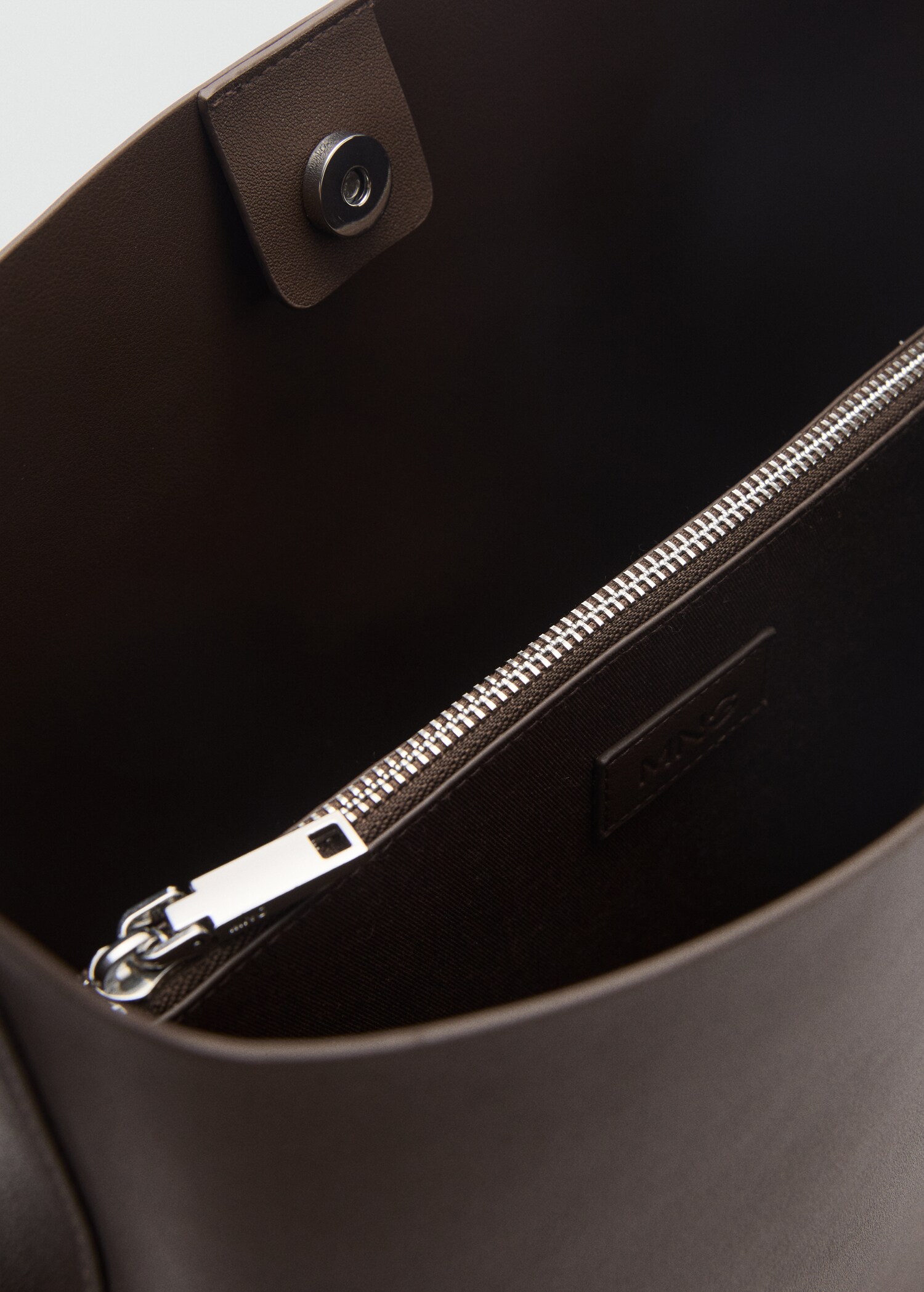 Shopper bag with buckle - Details of the article 3