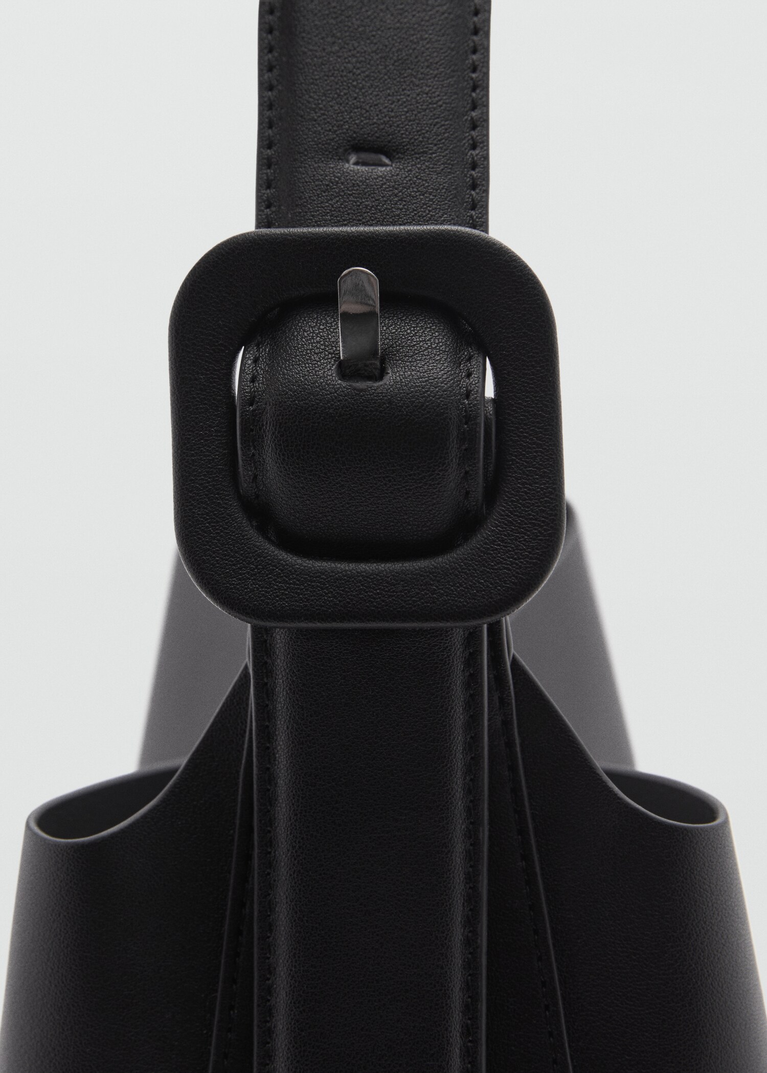 Shopper bag with buckle - Details of the article 1