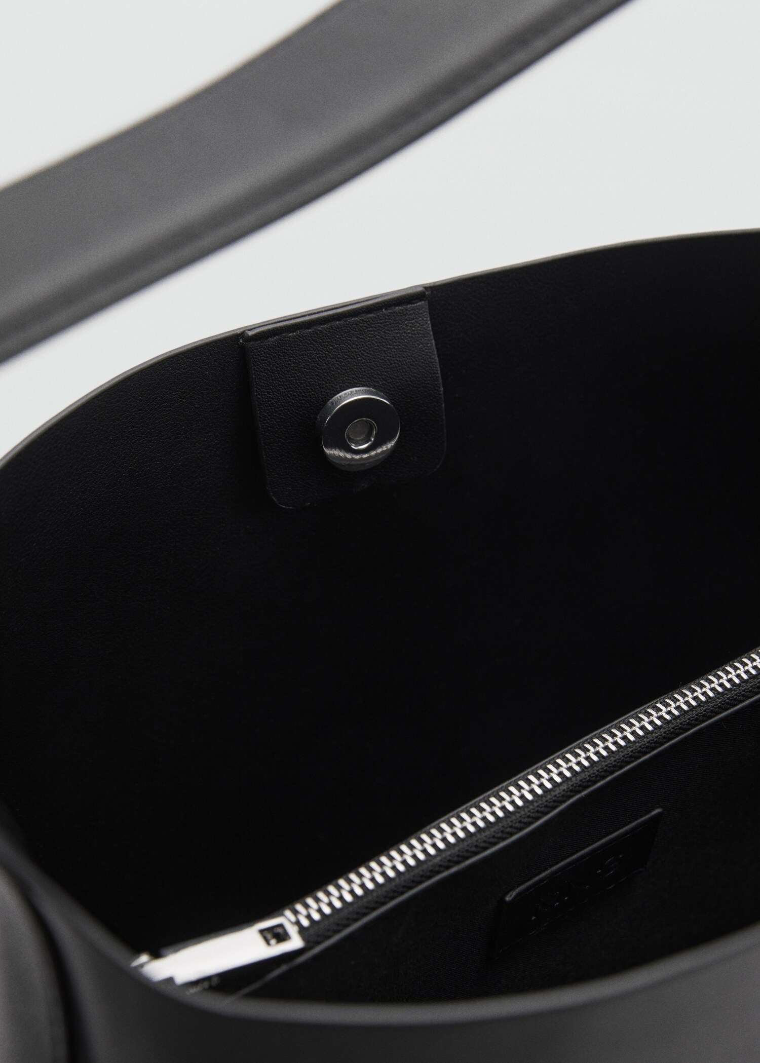 Shopper bag with buckle - Details of the article 2