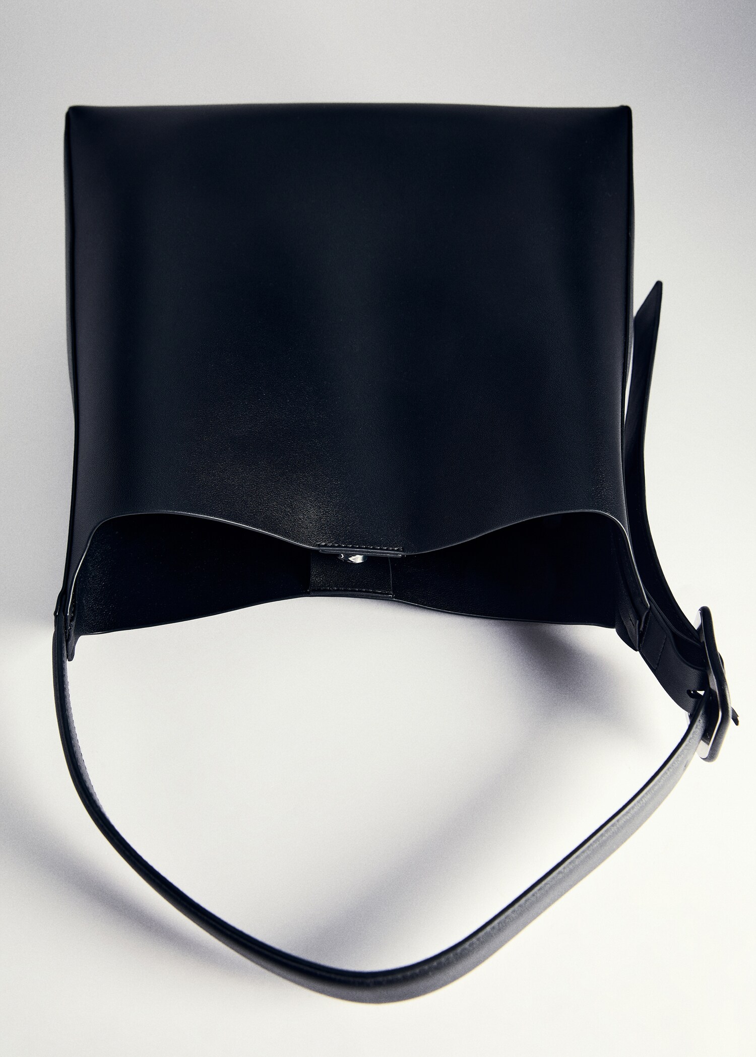 Shopper bag with buckle - Details of the article 5