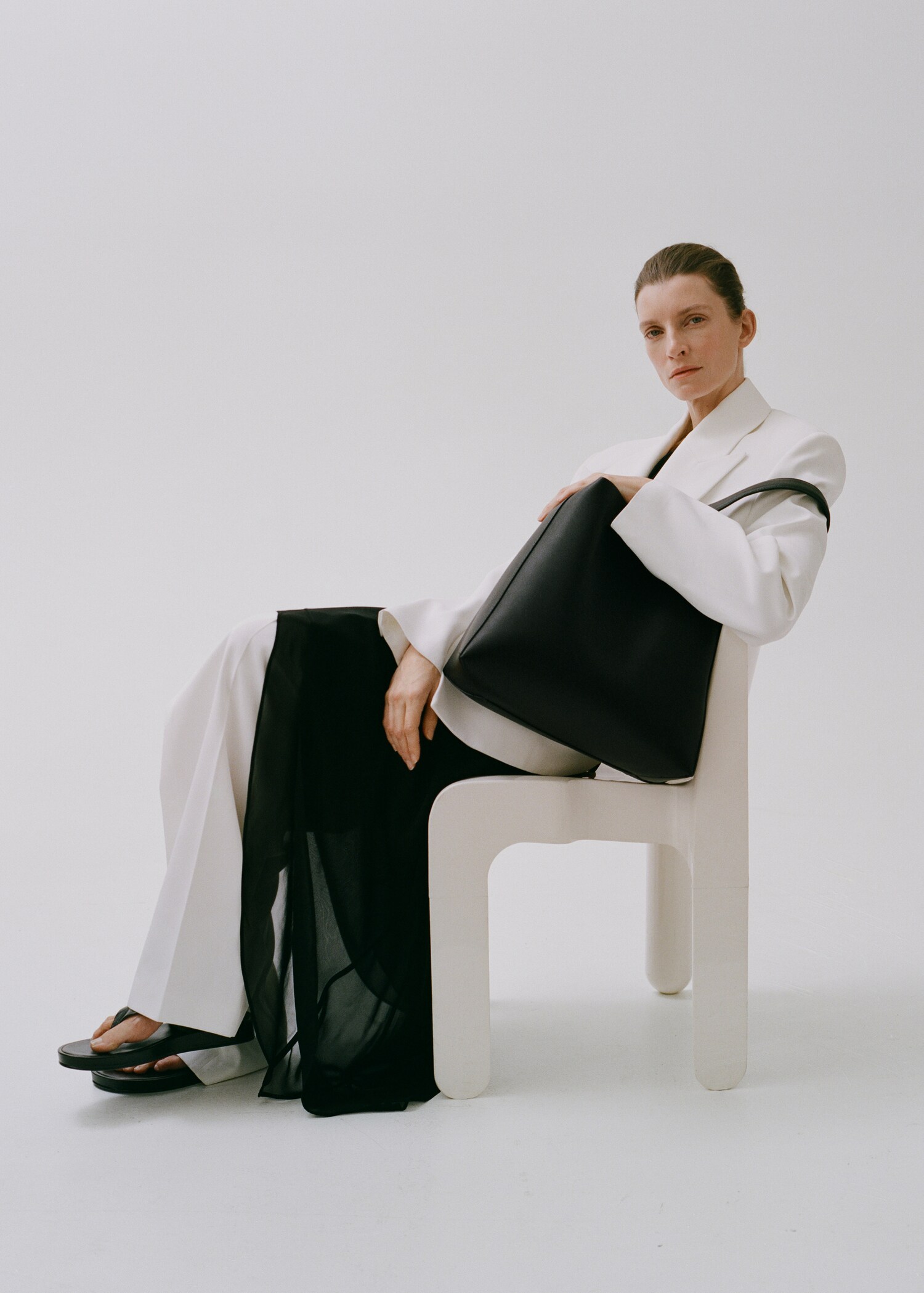 Shopper bag with buckle - Details of the article 6