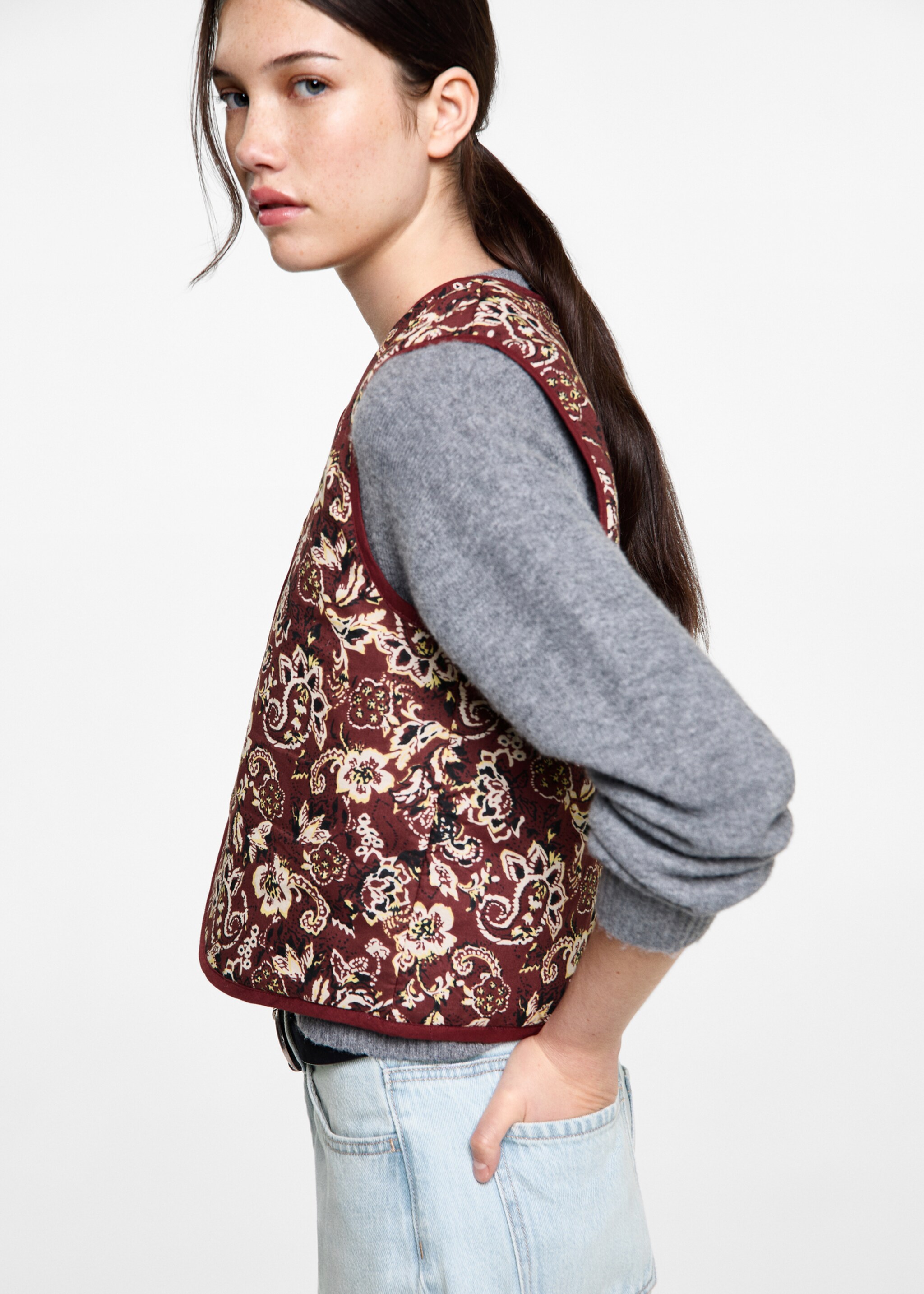 Cropped printed gilet - Details of the article 1, Maroon. Ref: 87061513-00.