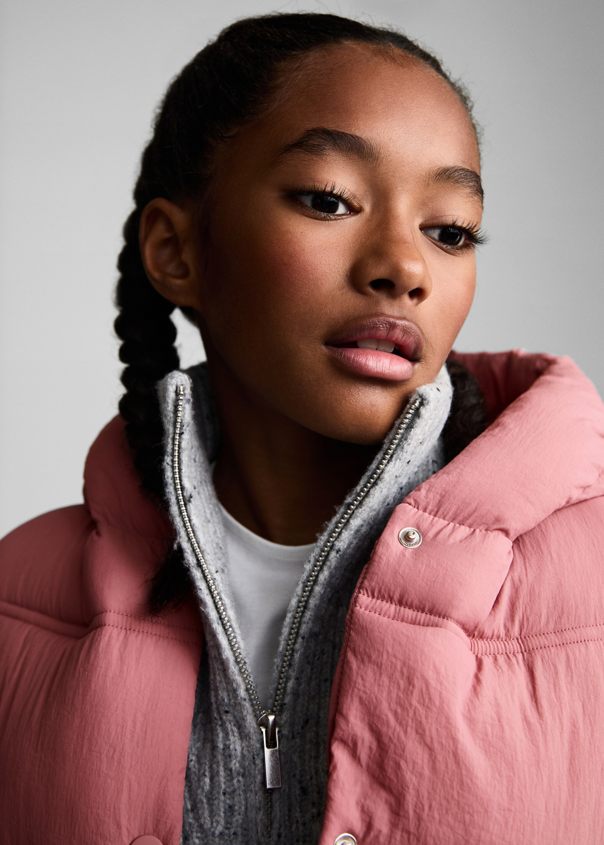 Quilted gilet with hood - Details of the article 1, Pink. Ref: 87062024-00.
