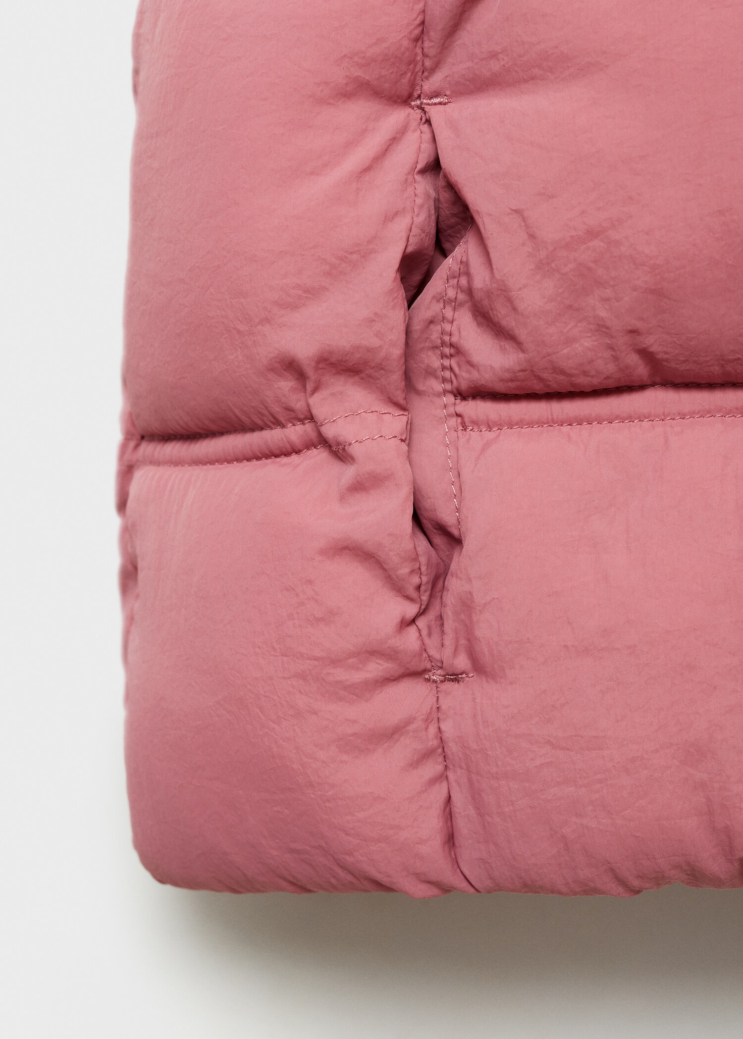 Quilted gilet with hood - Details of the article 8