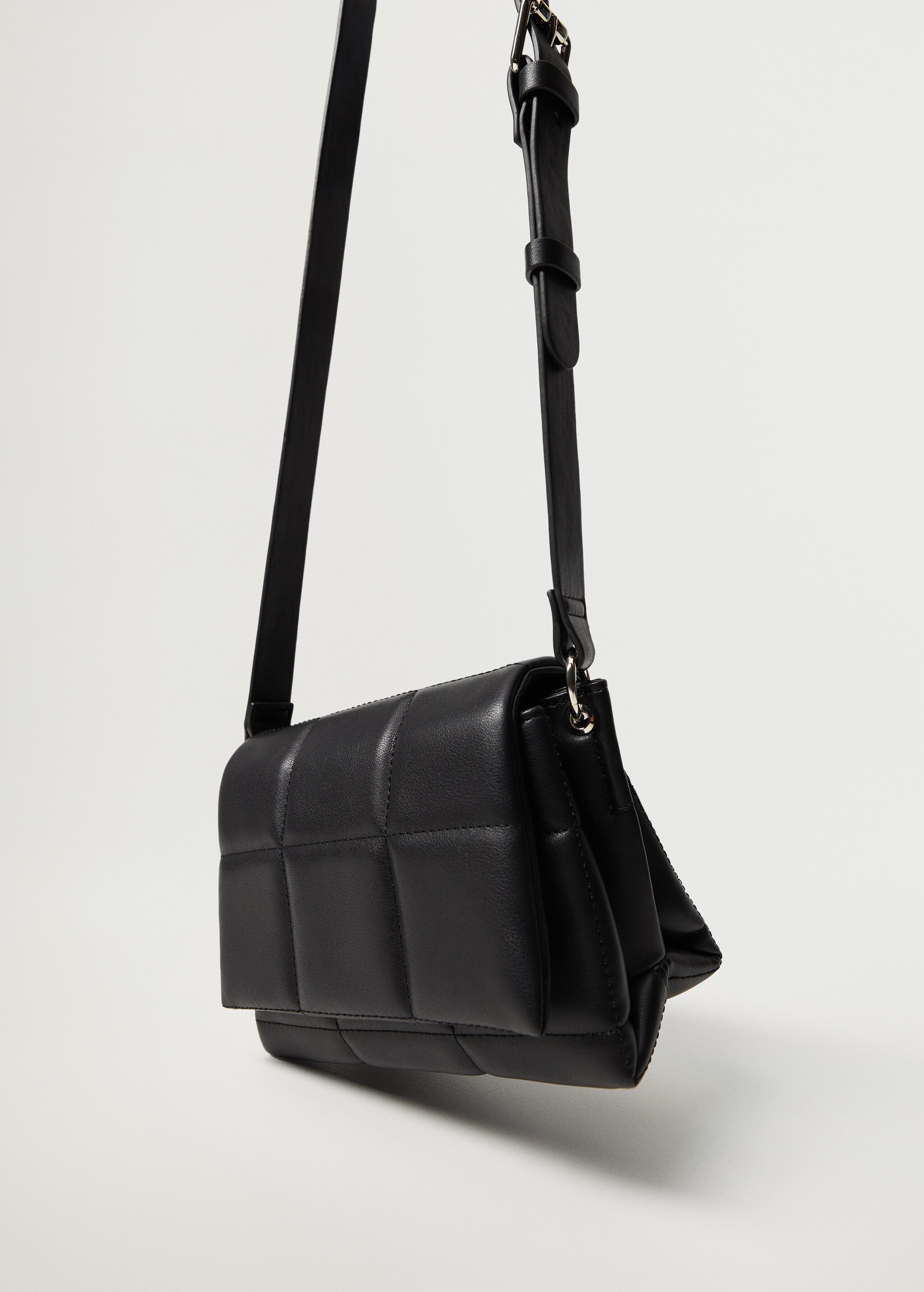 Bolso cruzado acolchado - Plano medio