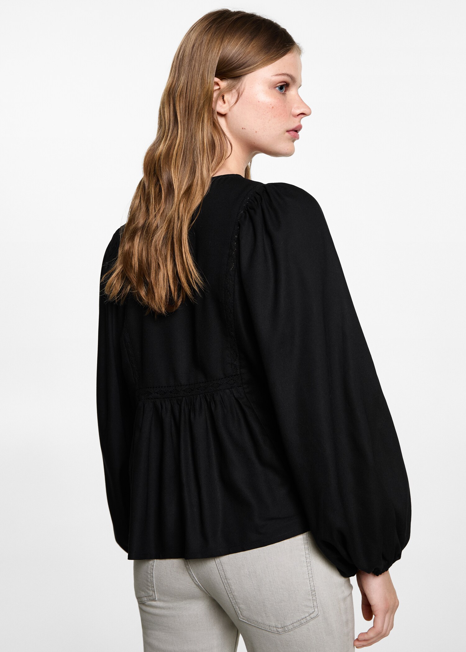 Blouse met pofmouwen - Achterkant van het artikel