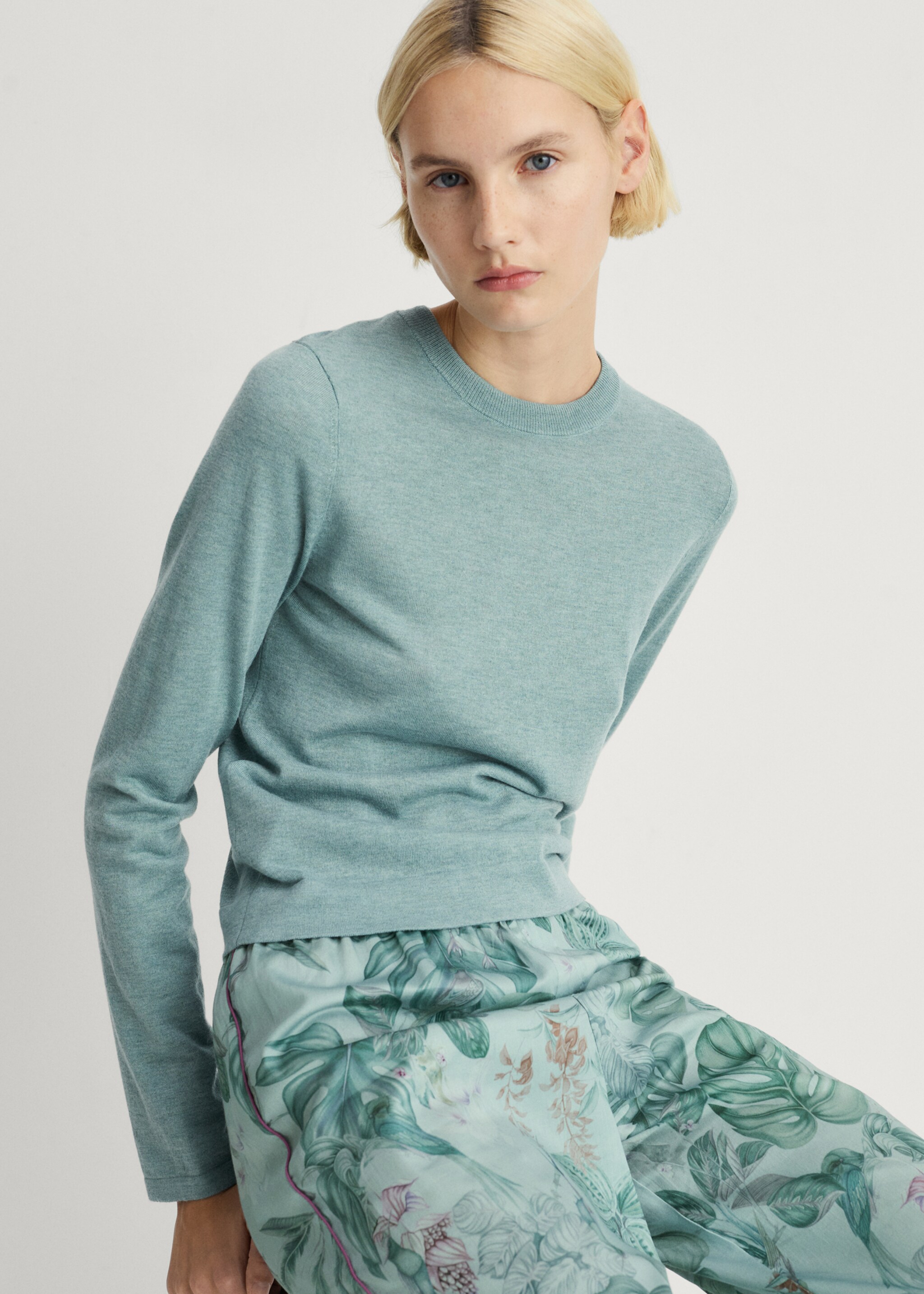 Pletený svetr s kulatým výstřihem - Náhled ve středové rovině, Mentolová zelená. Ref: 87062892-00.