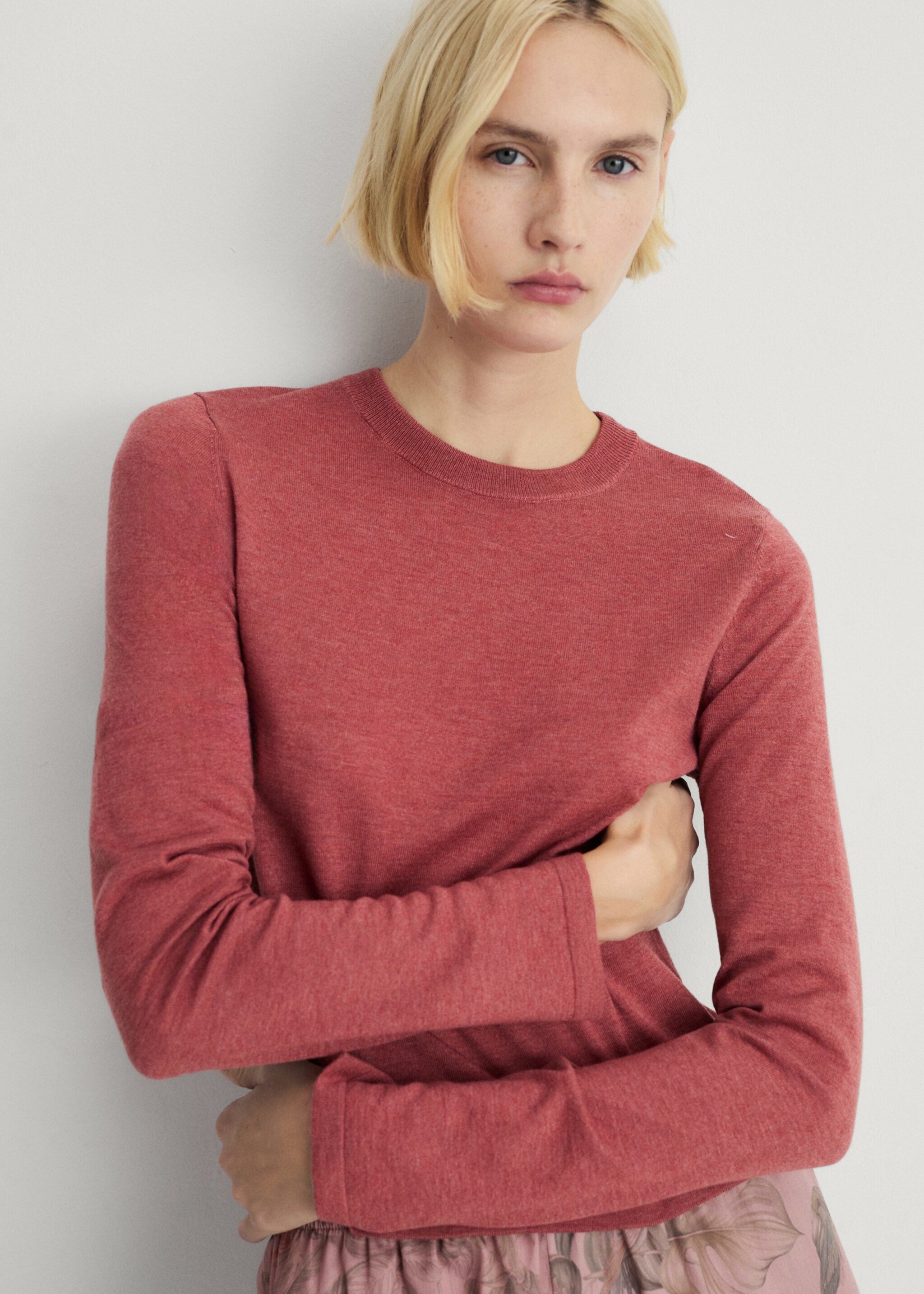 Pull en maille à col rond - Plan moyen, Rose géranium. Ref: 87062892-00.