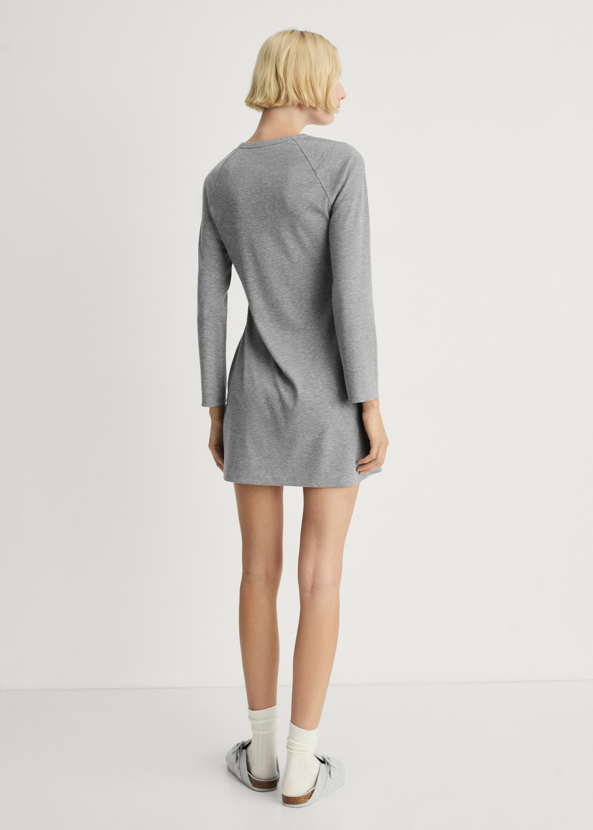 Noční košile z žebrovaného úpletu - Zadní strana zboží, Šedá. Ref: 87062893-00.